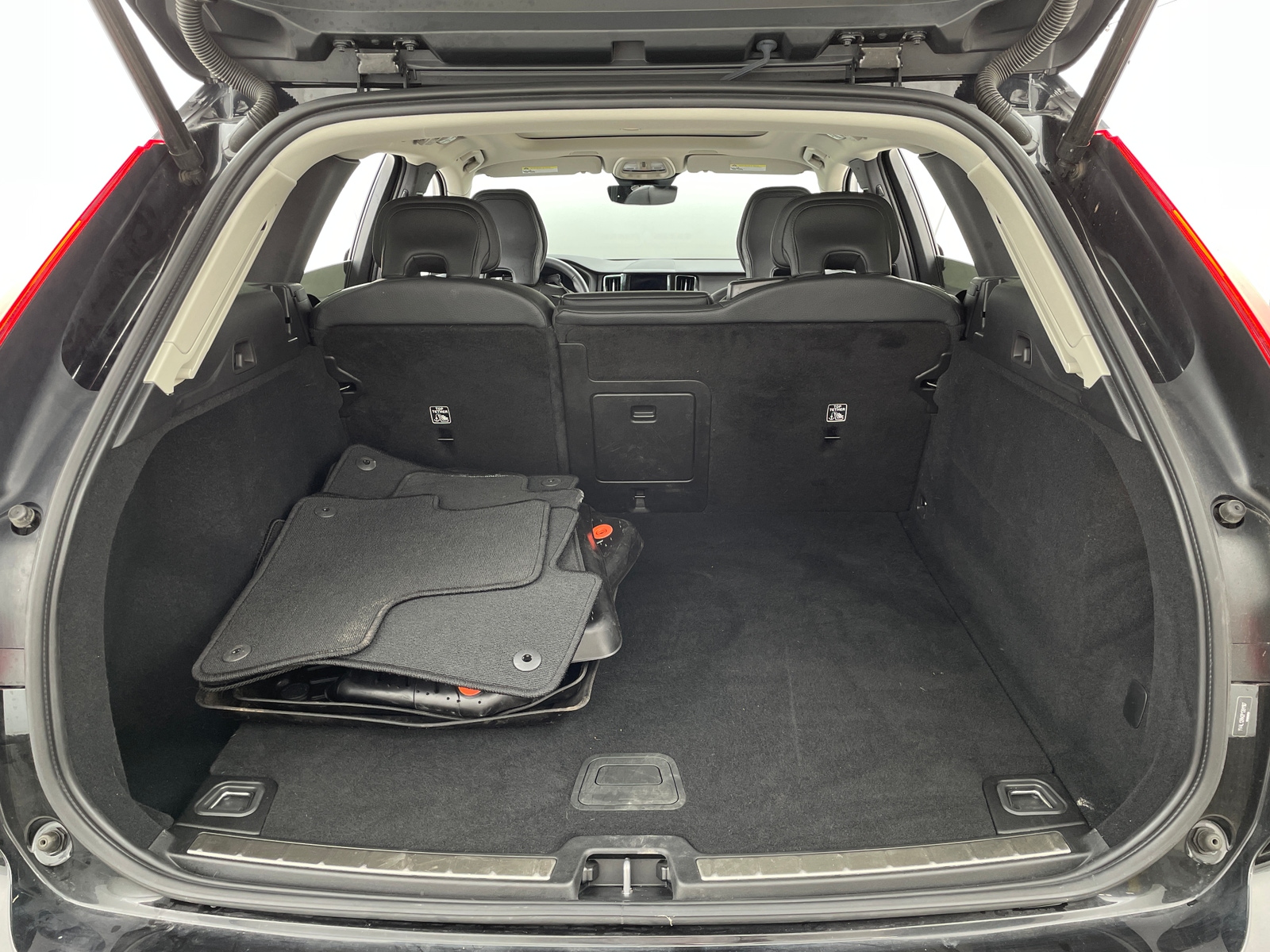 Thumbnail: 2023 Volvo XC60 - 6