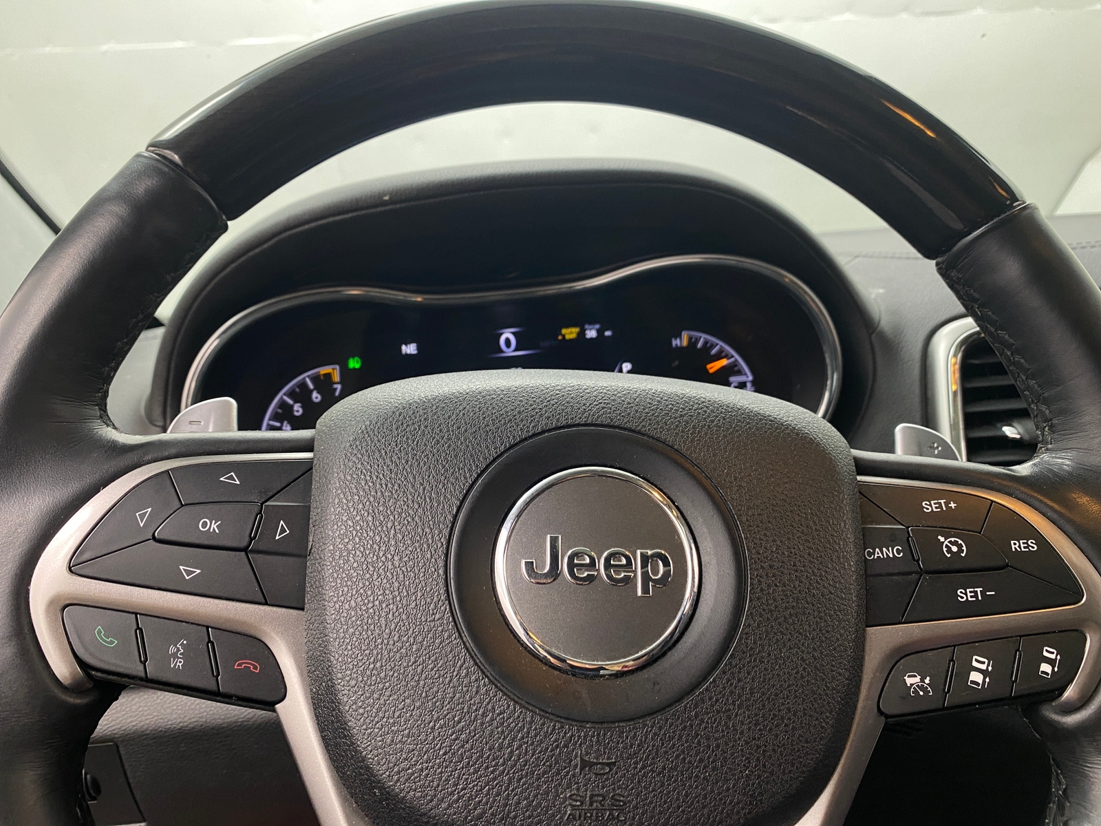 Thumbnail: 2017 Jeep Grand Cherokee - 4
