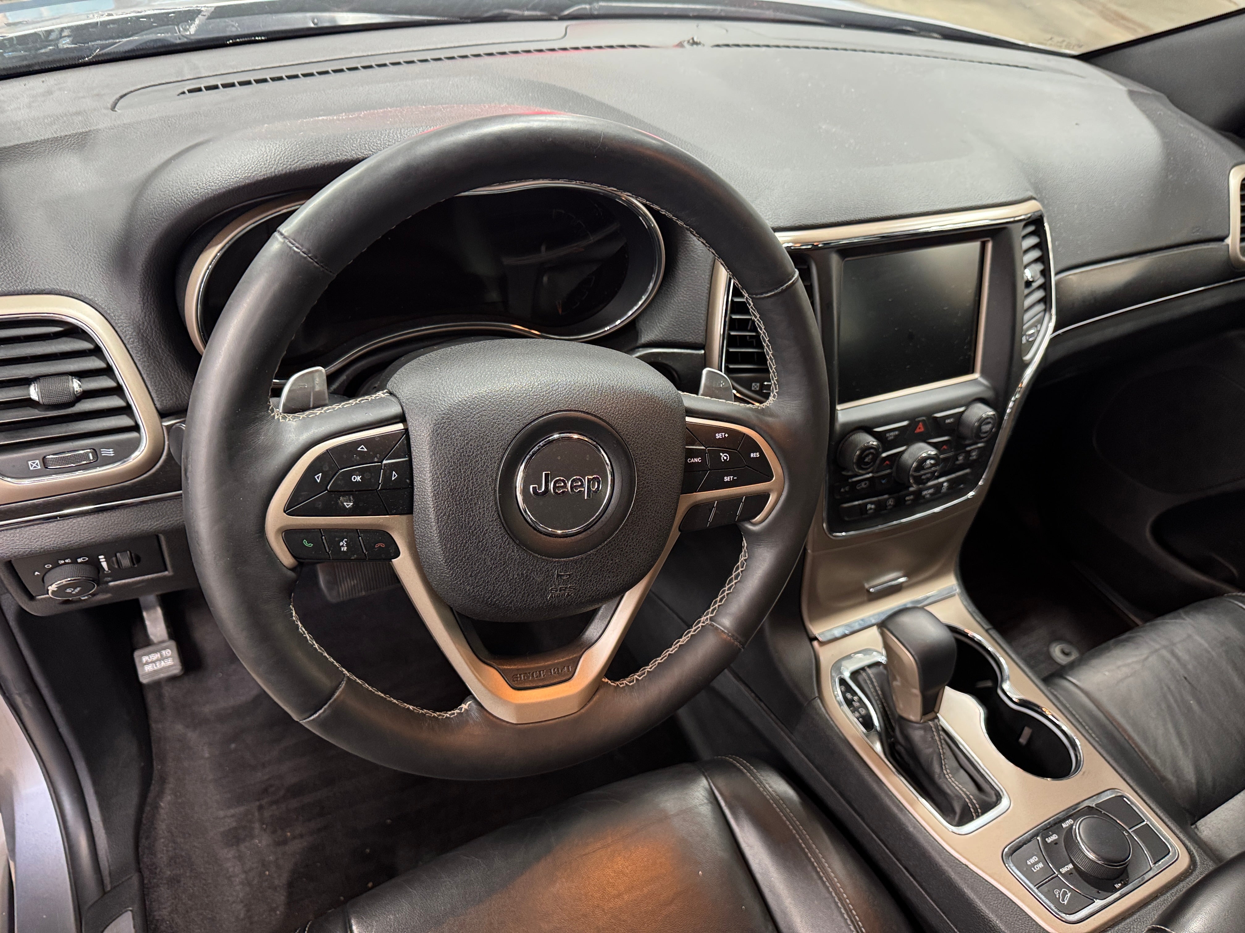 2017 Jeep Grand Cherokee Limited Edition 2