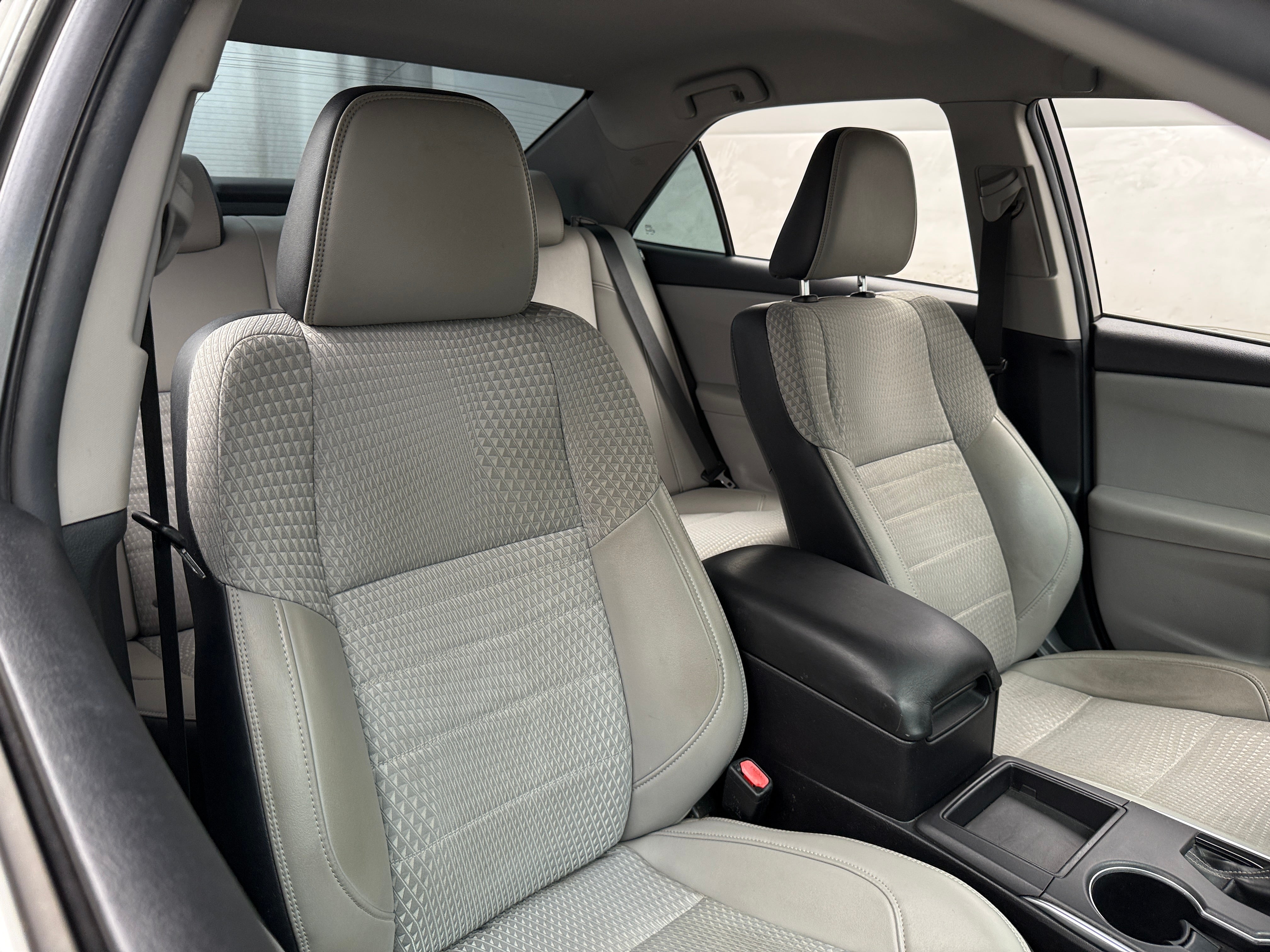 2015 Toyota Camry SE 2