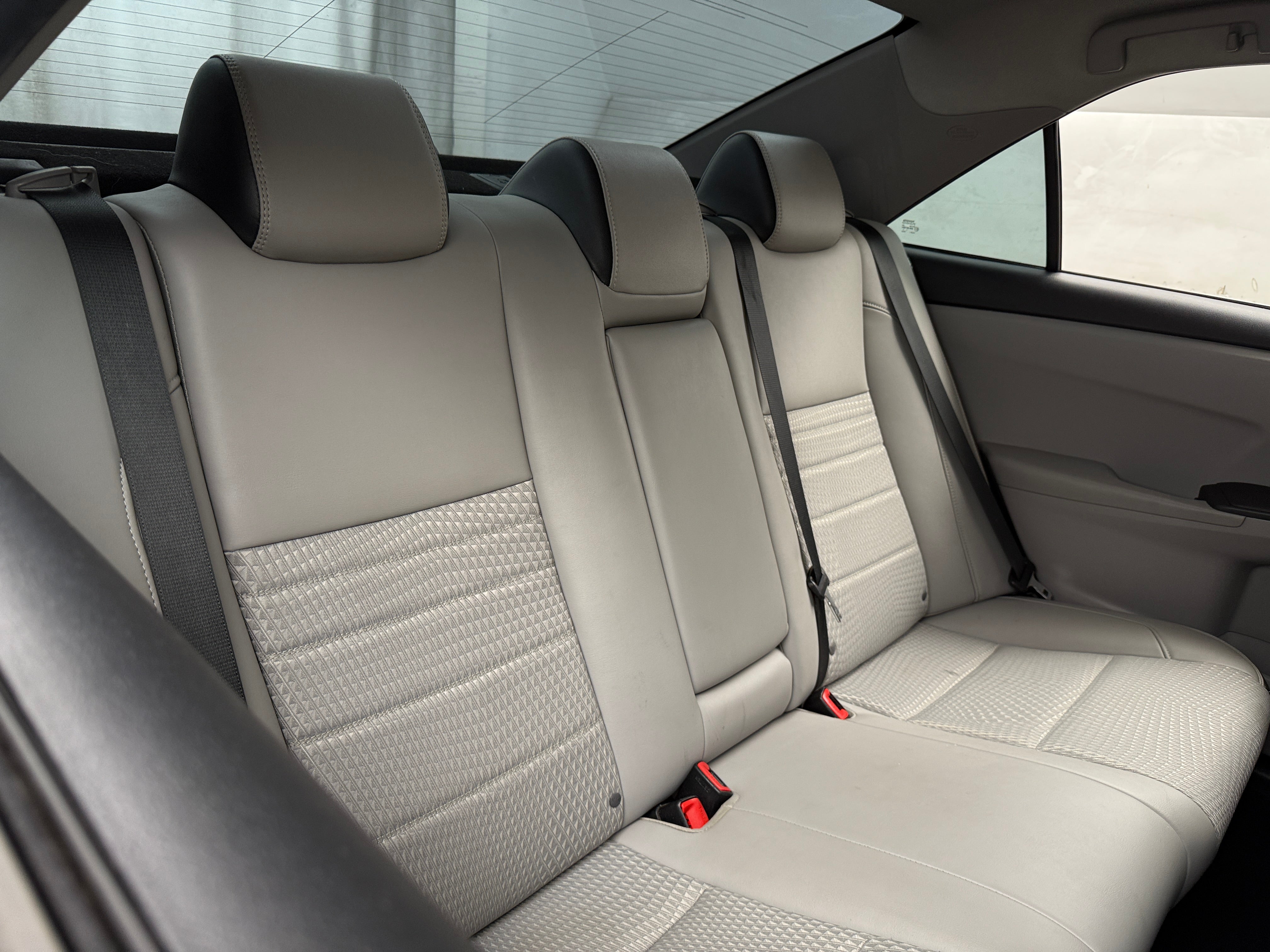 2015 Toyota Camry SE 6
