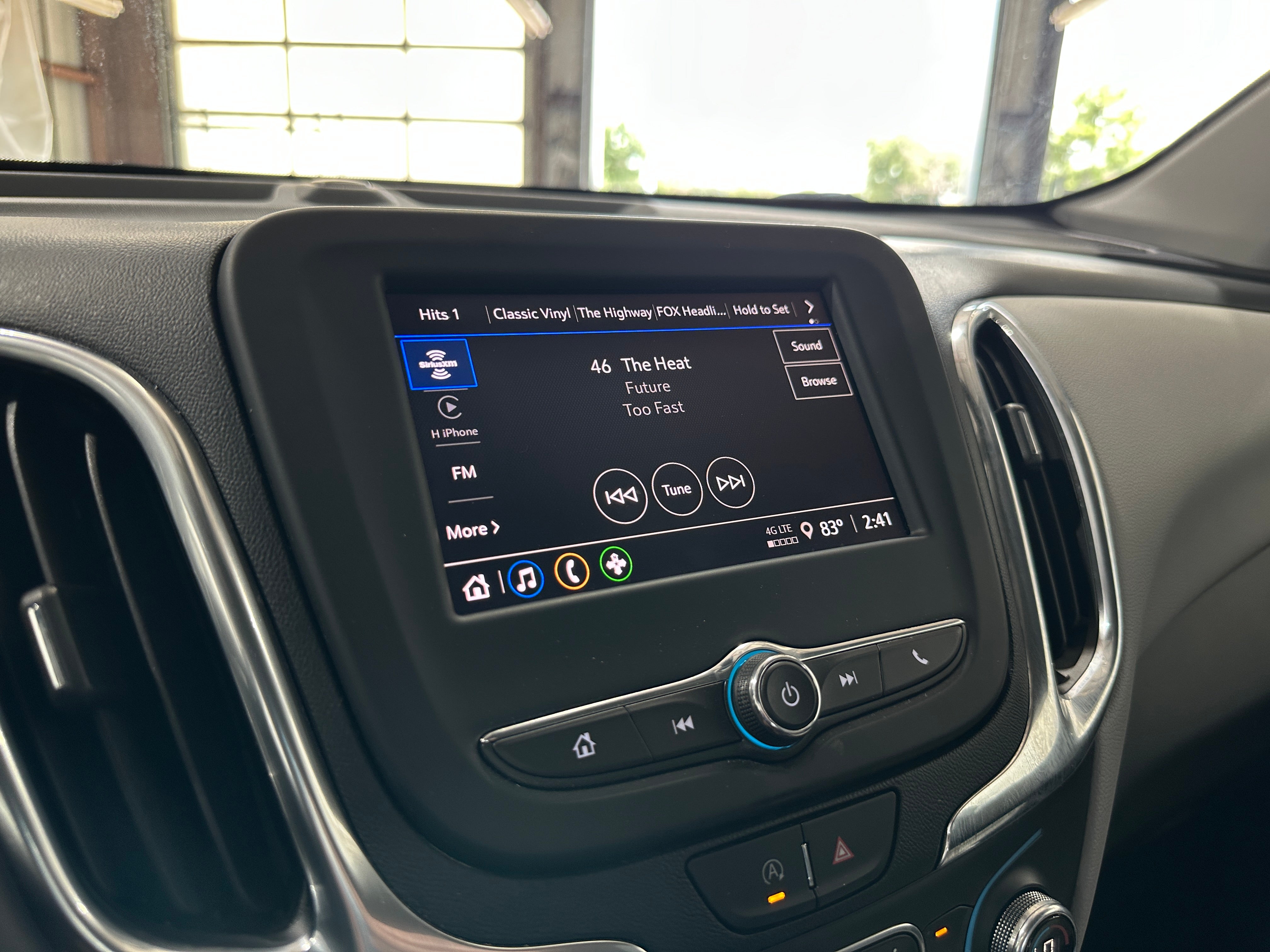Thumbnail: 2022 Chevrolet Equinox - 4