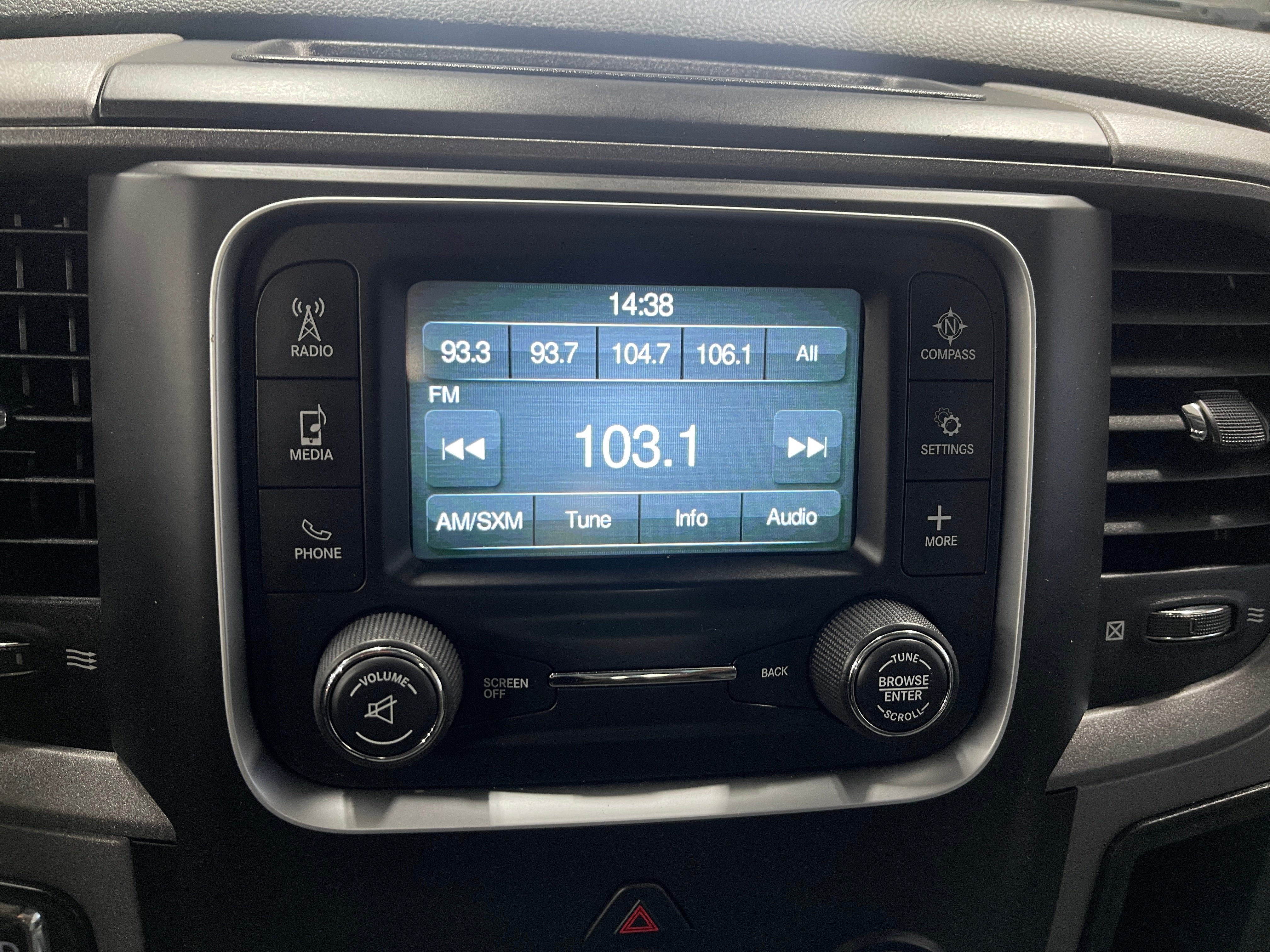 Thumbnail: 2020 RAM 1500 Classic - 3