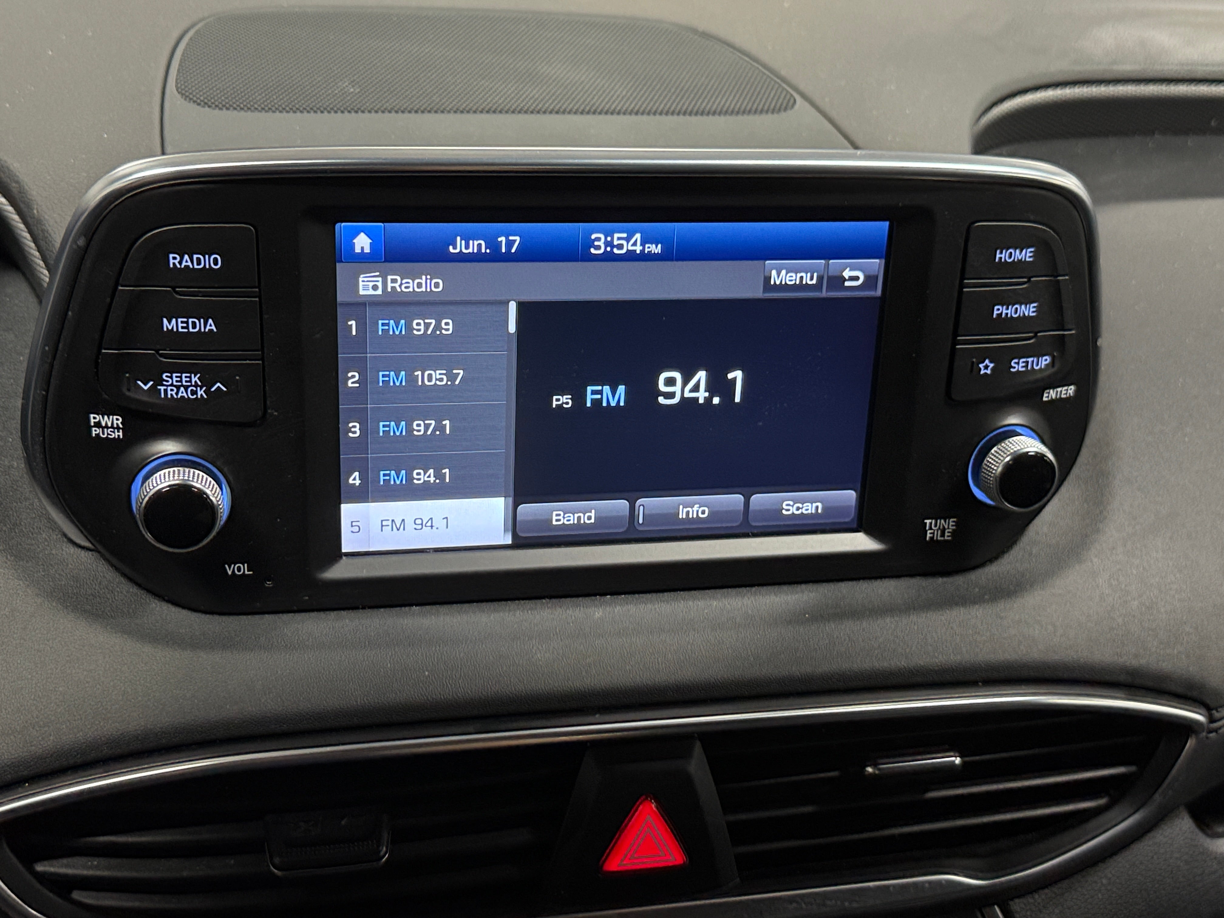 2019 Hyundai Santa Fe SE 4