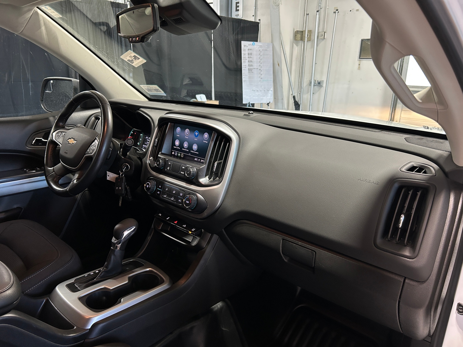 Thumbnail: 2022 Chevrolet Colorado - 3
