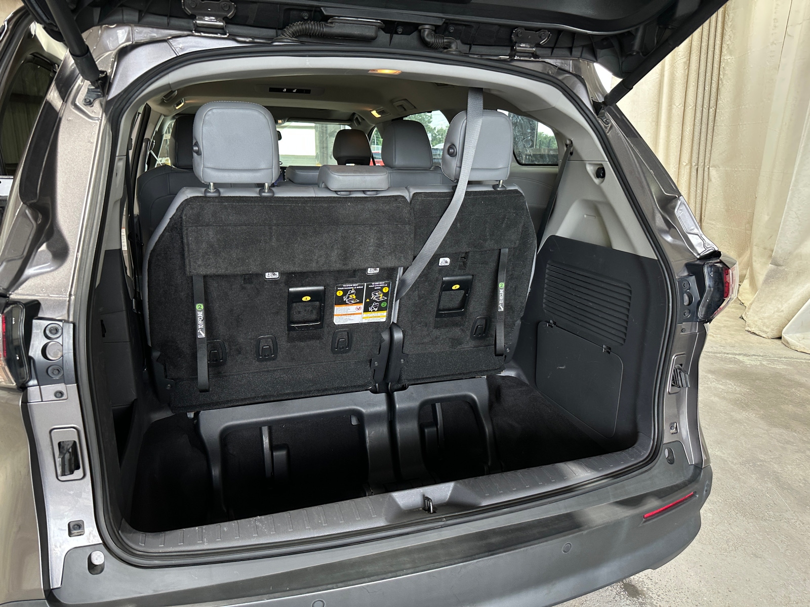 Thumbnail: 2022 Toyota Sienna - 6