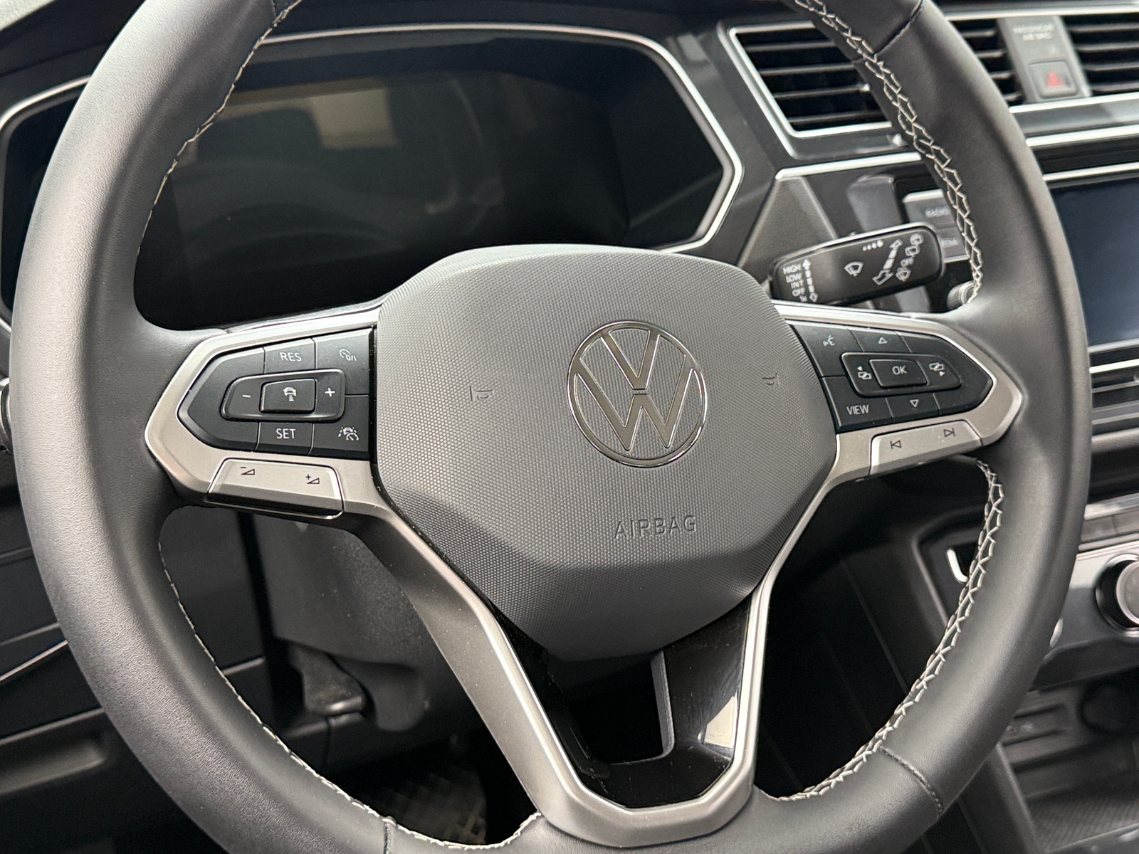 Thumbnail: 2024 Volkswagen Tiguan - 4
