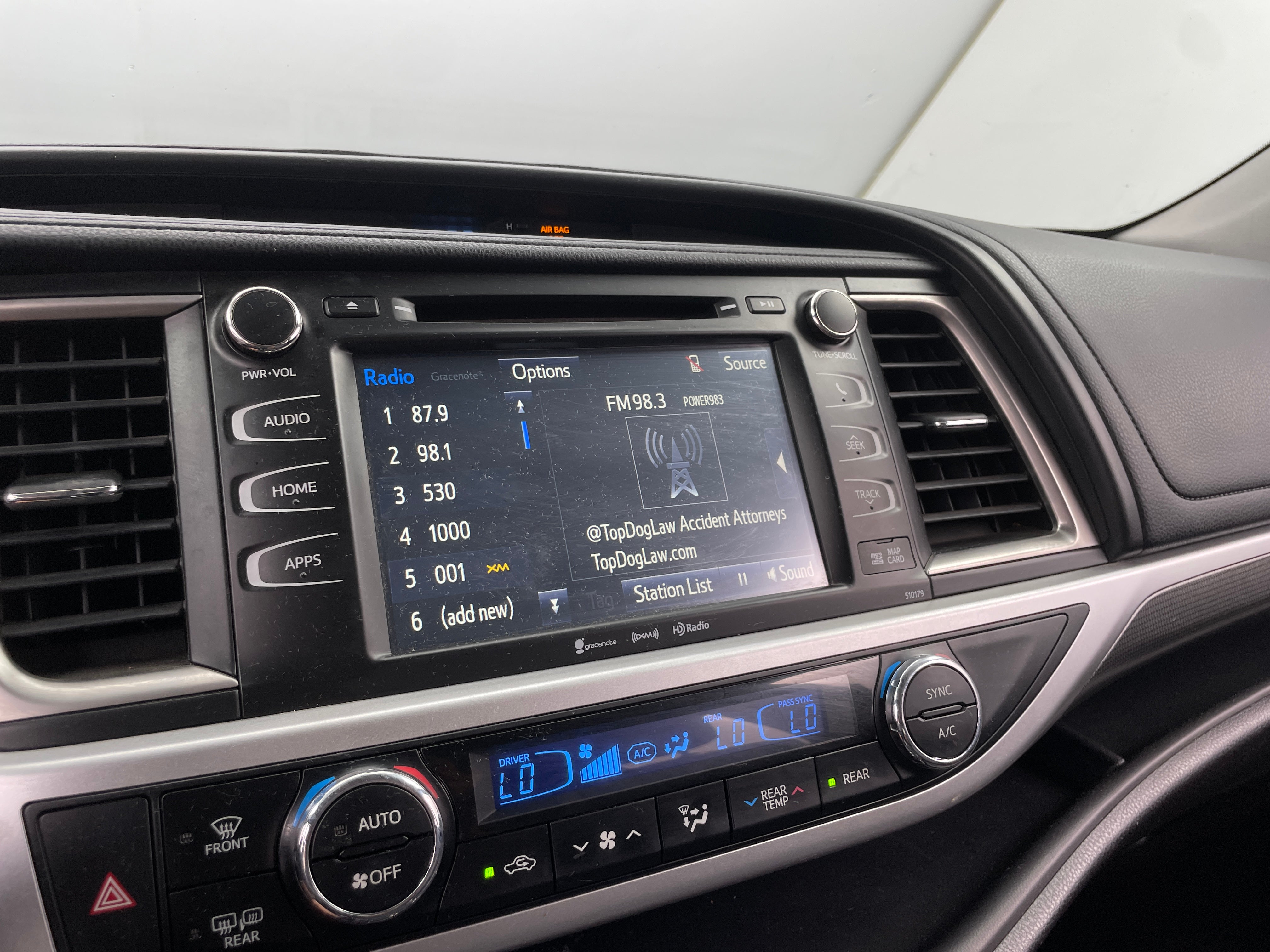 2017 Toyota Highlander SE 3