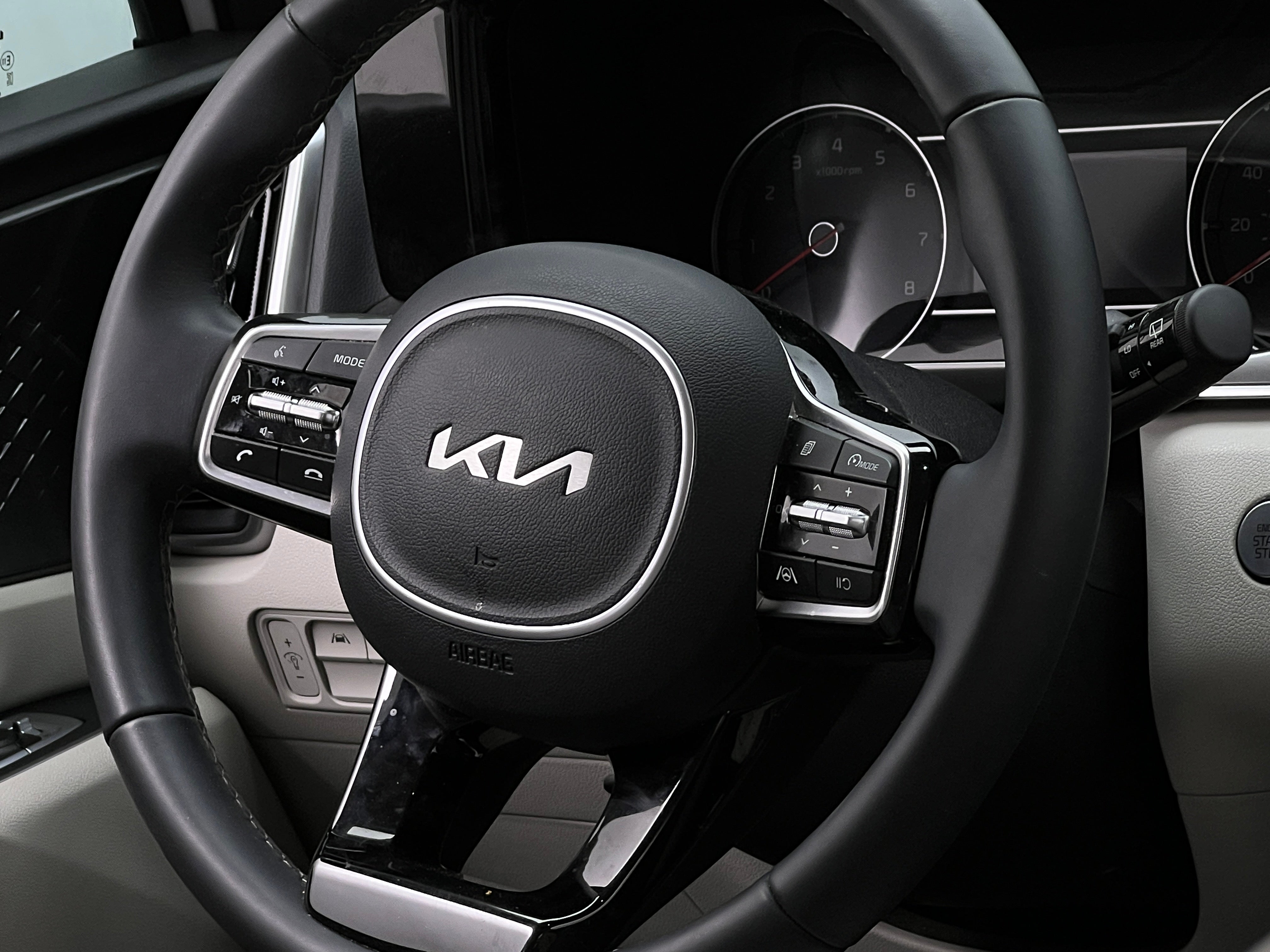 Thumbnail: 2023 Kia Sorento - 4