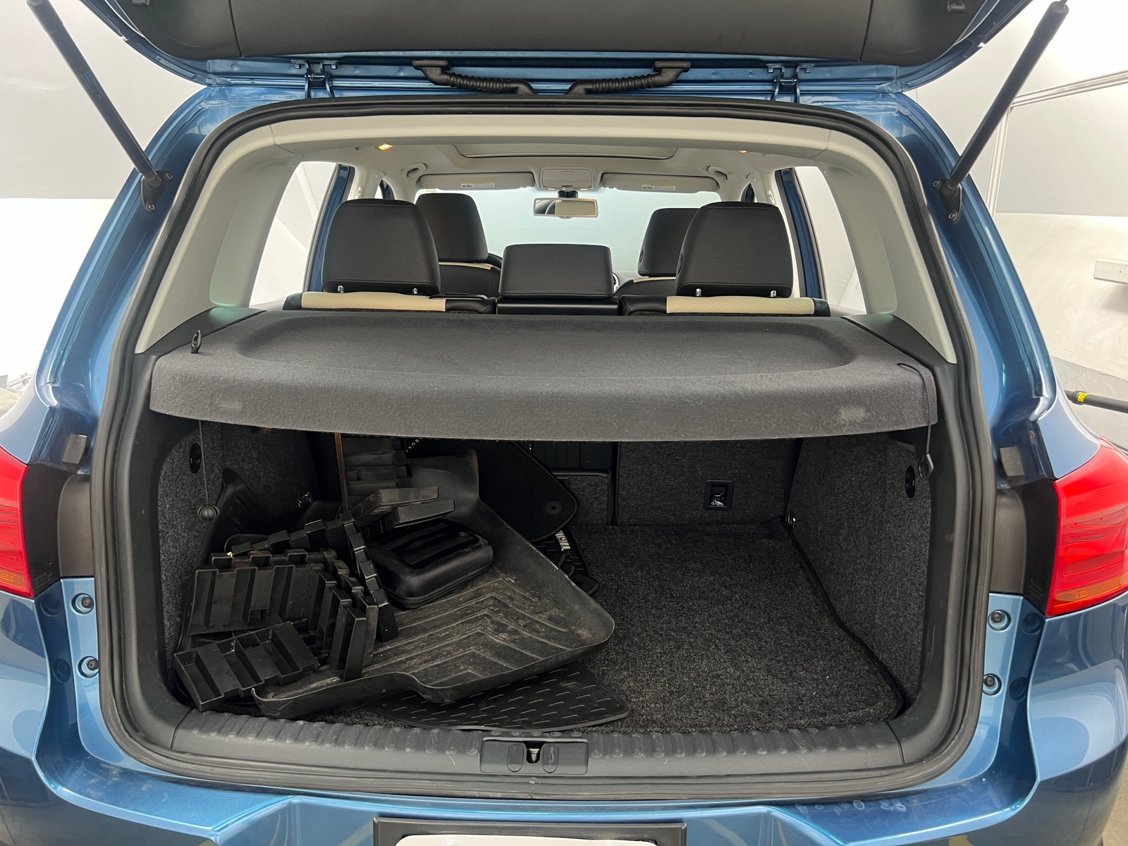 Thumbnail: 2017 Volkswagen Tiguan - 6
