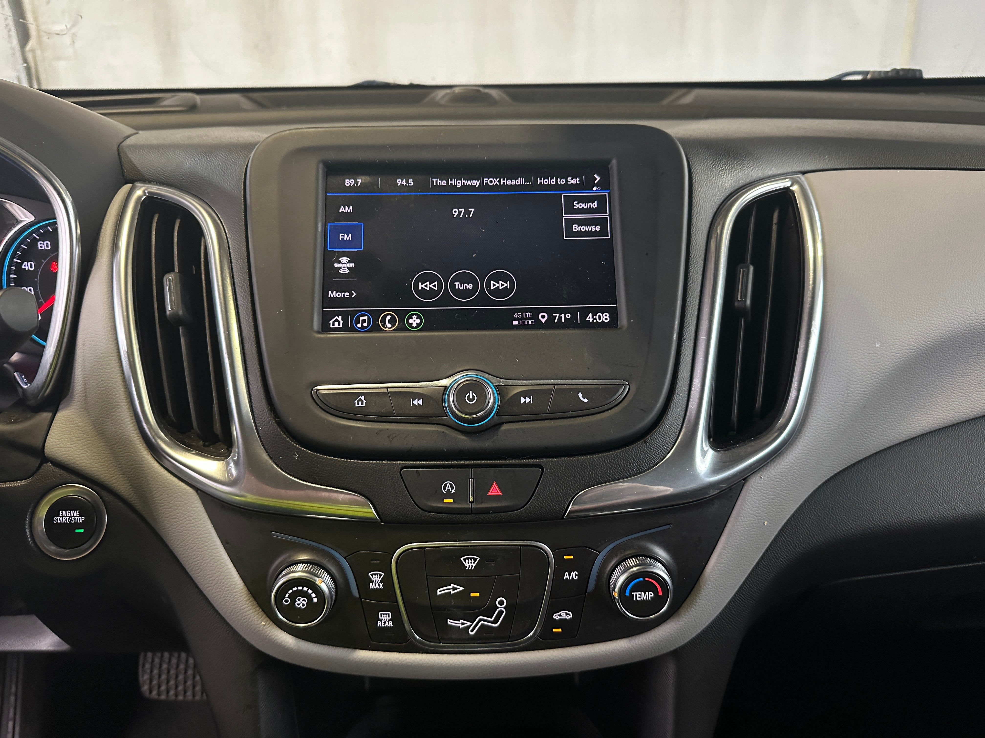 Thumbnail: 2022 Chevrolet Equinox - 4