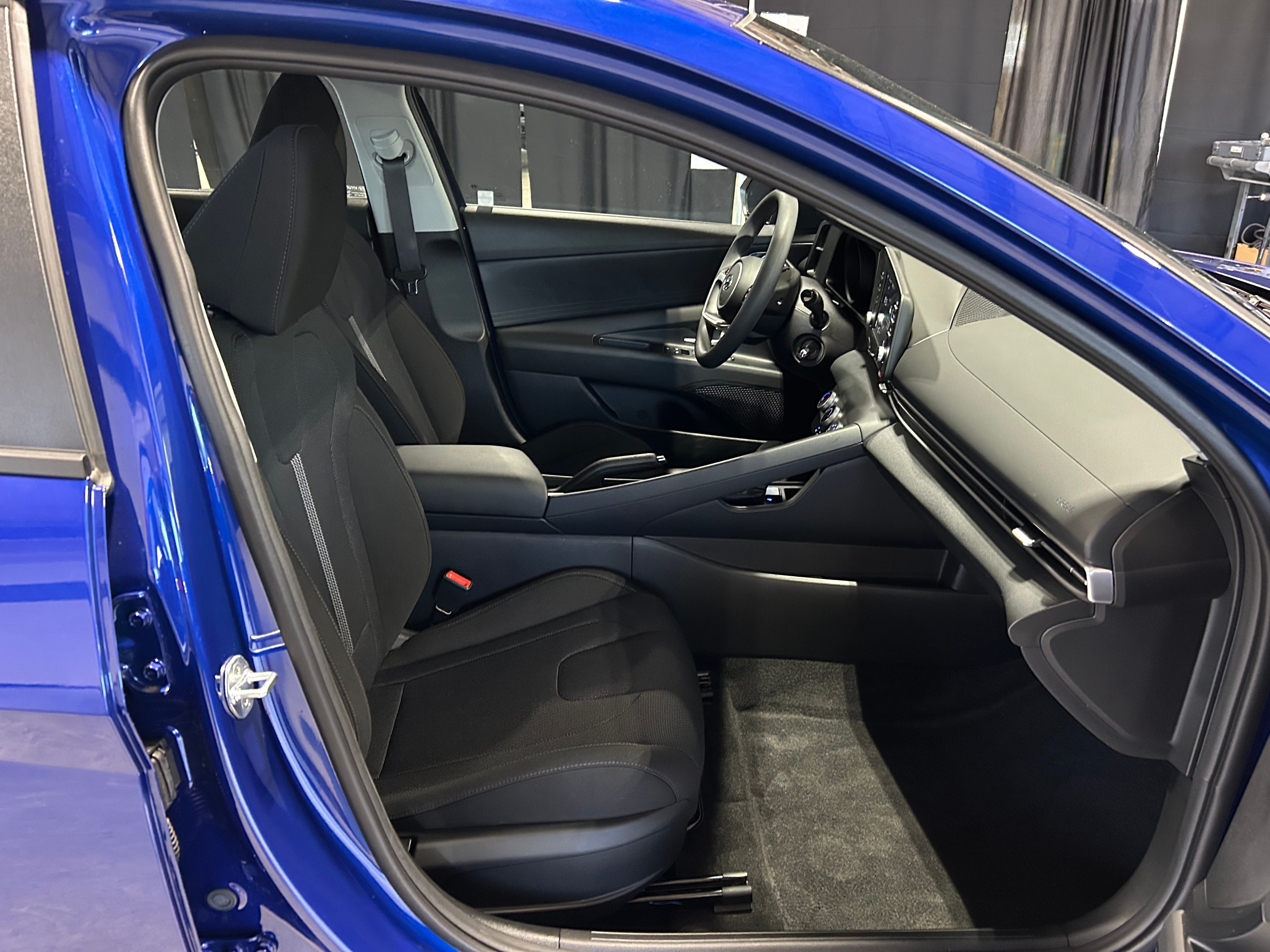 2022 Hyundai Elantra SE 2