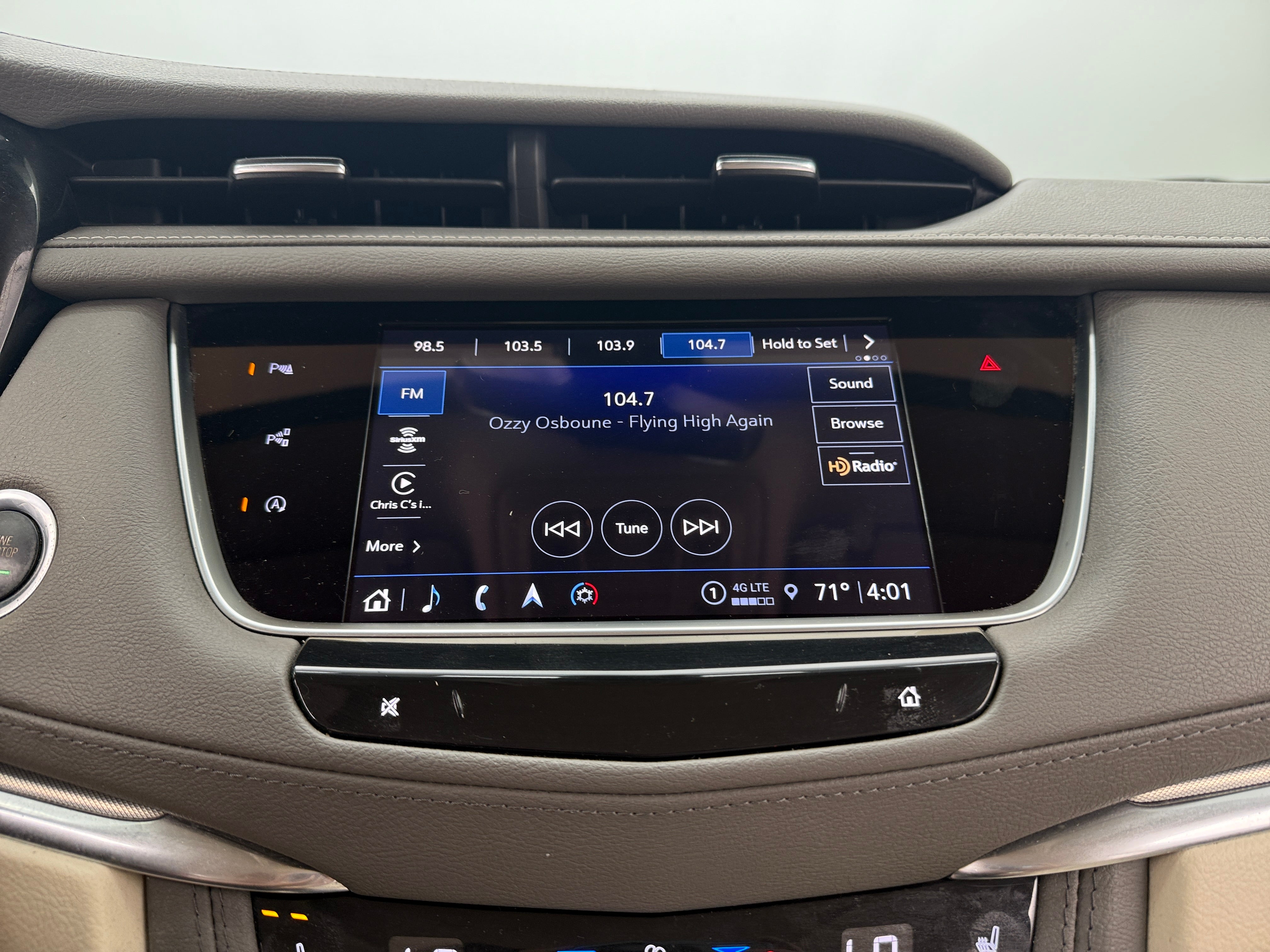 Thumbnail: 2022 Cadillac XT5 - 3