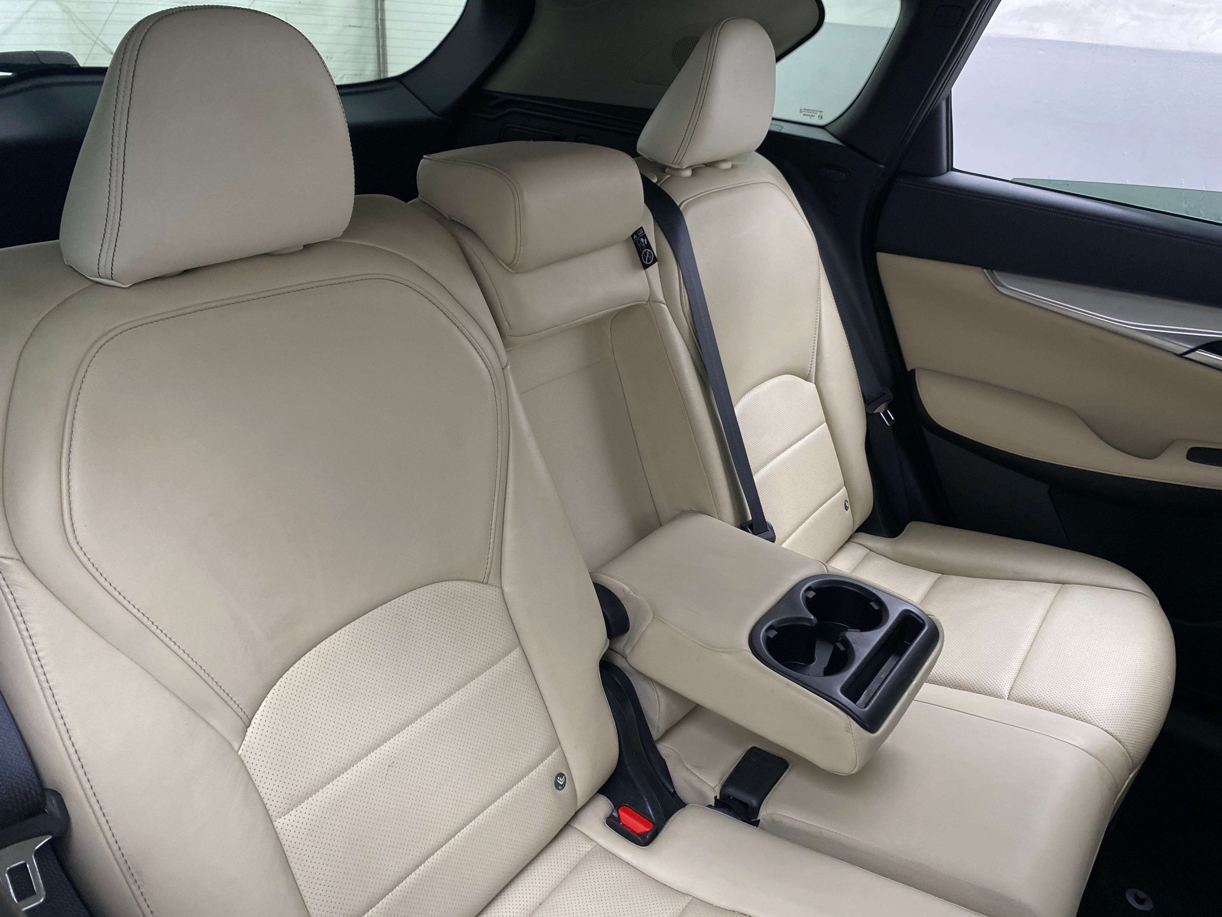 2019 INFINITI QX50 Essential 5