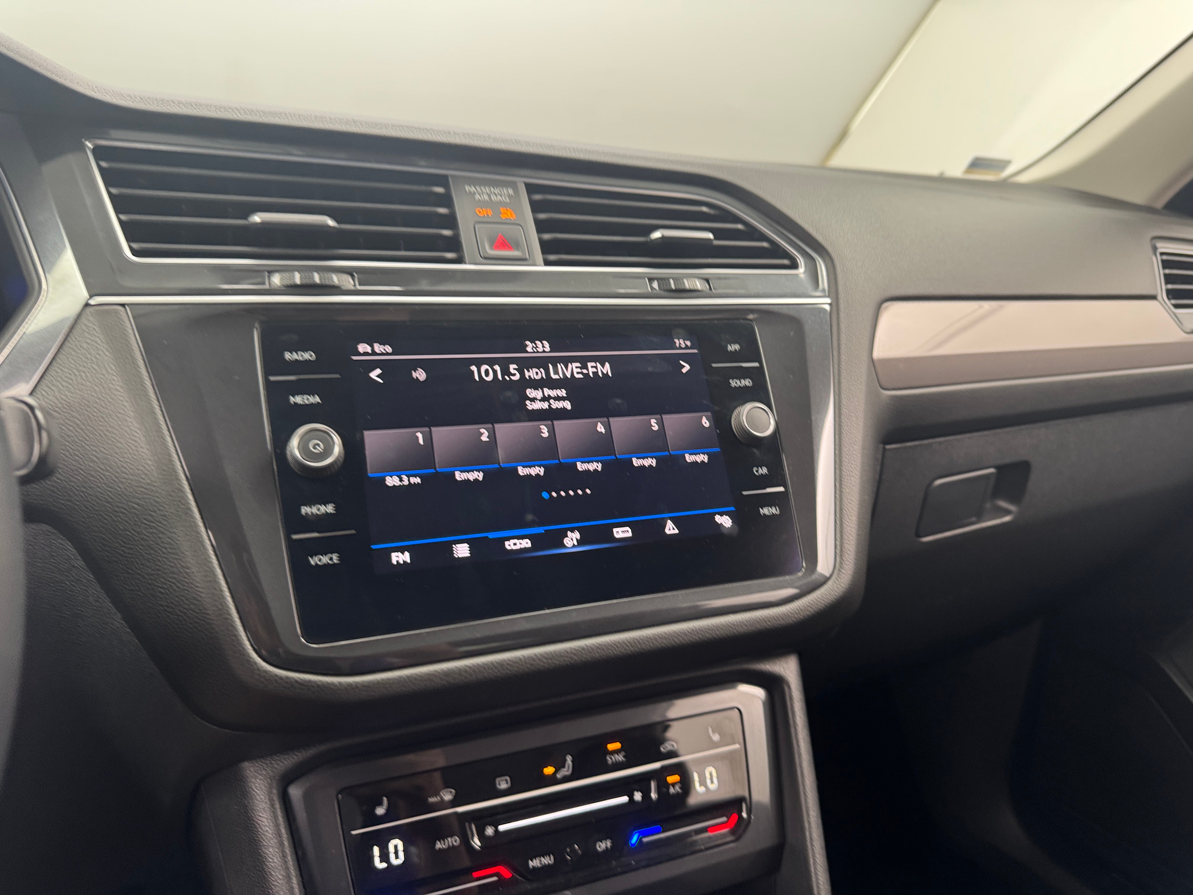 2022 Volkswagen Tiguan SE 3