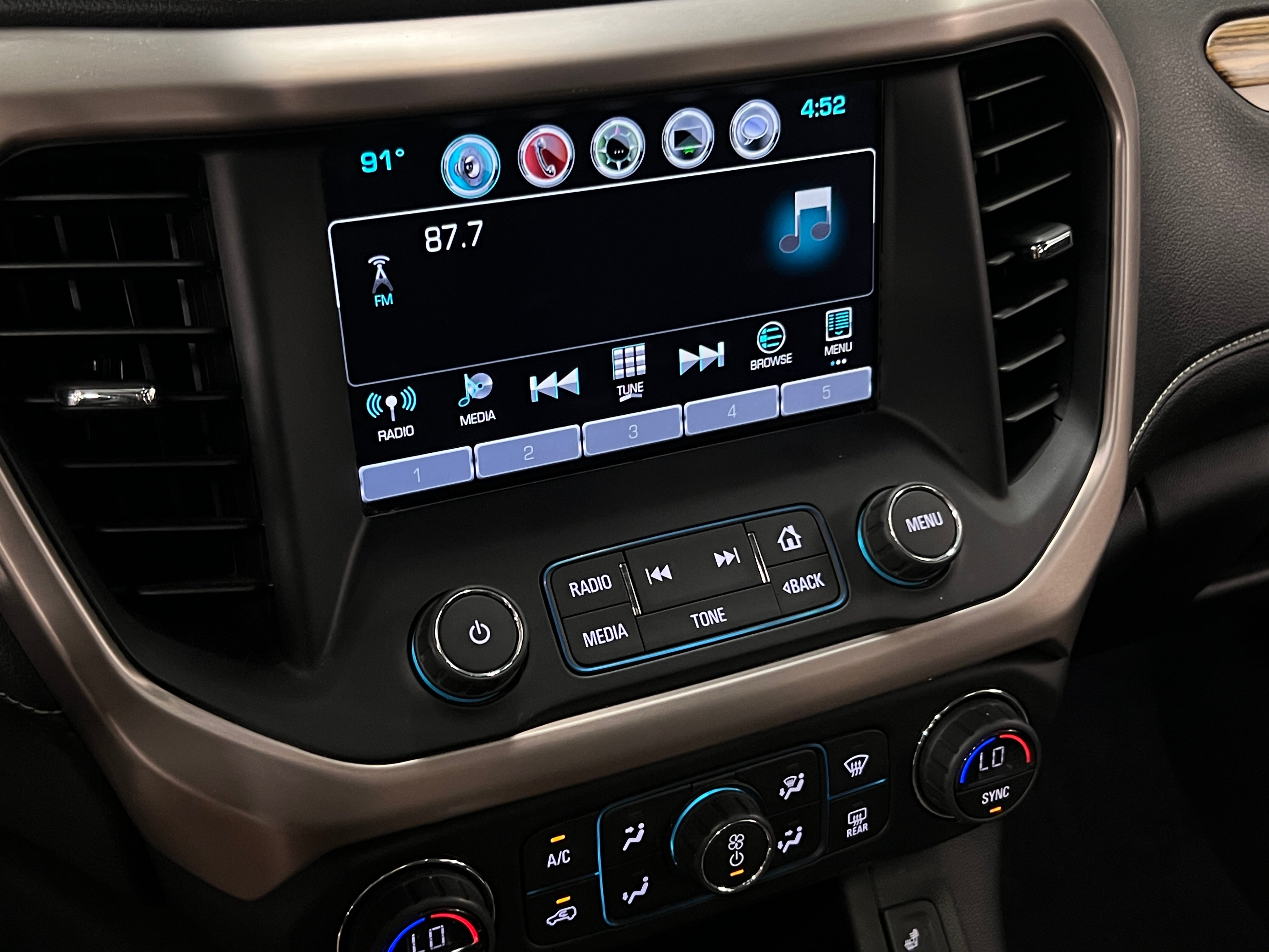 2017 GMC Acadia Denali 3