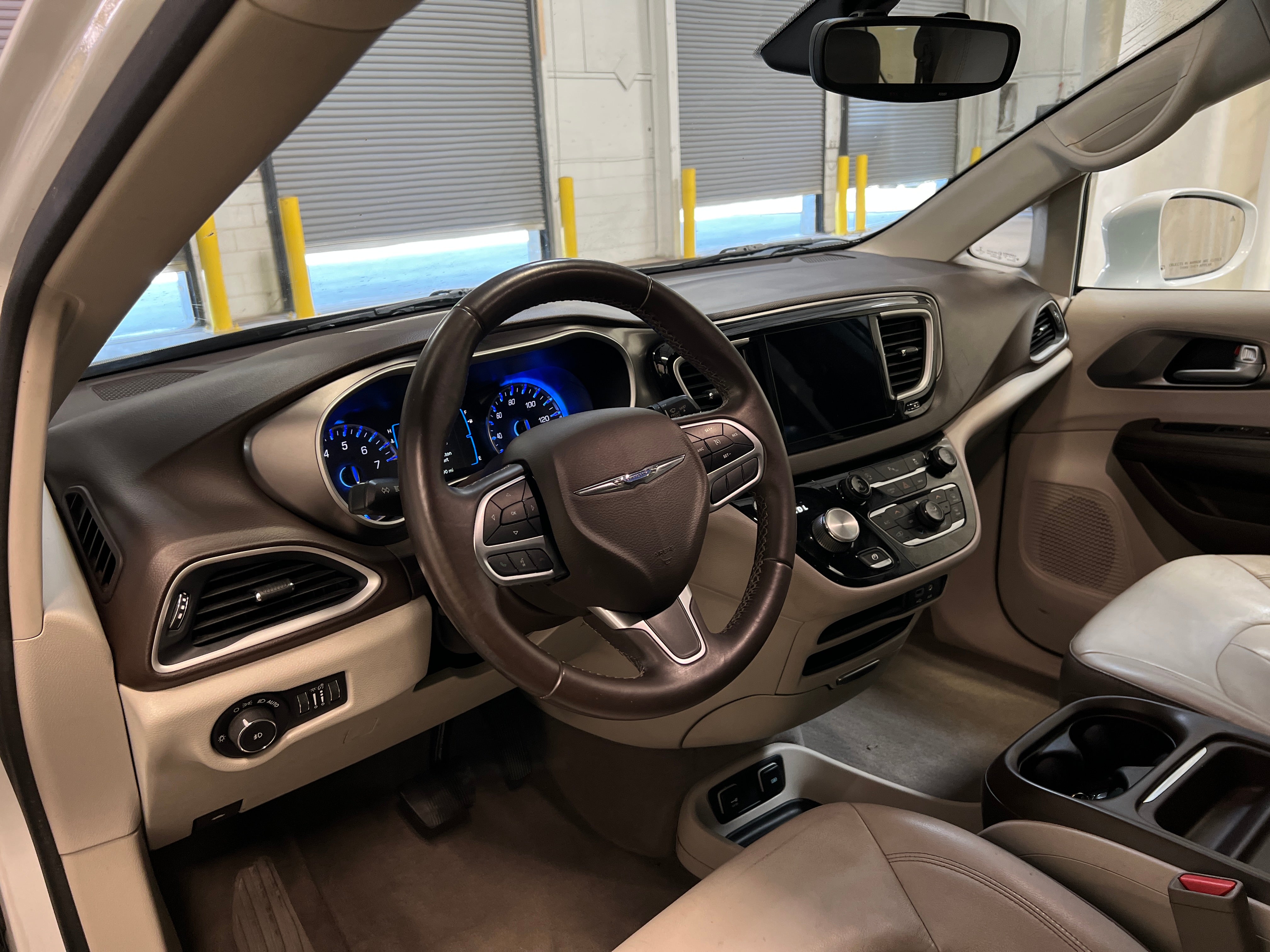 2017 Chrysler Pacifica Touring L 2