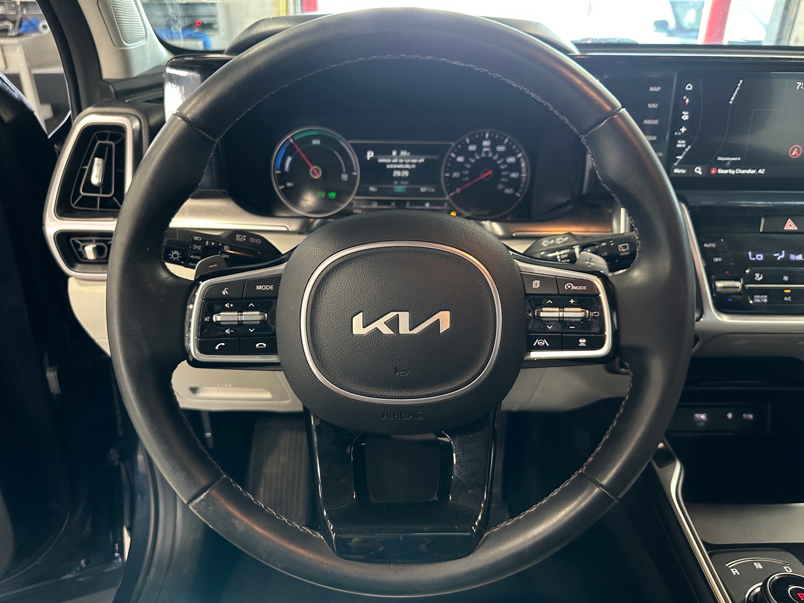 Thumbnail: 2023 Kia Sorento - 4