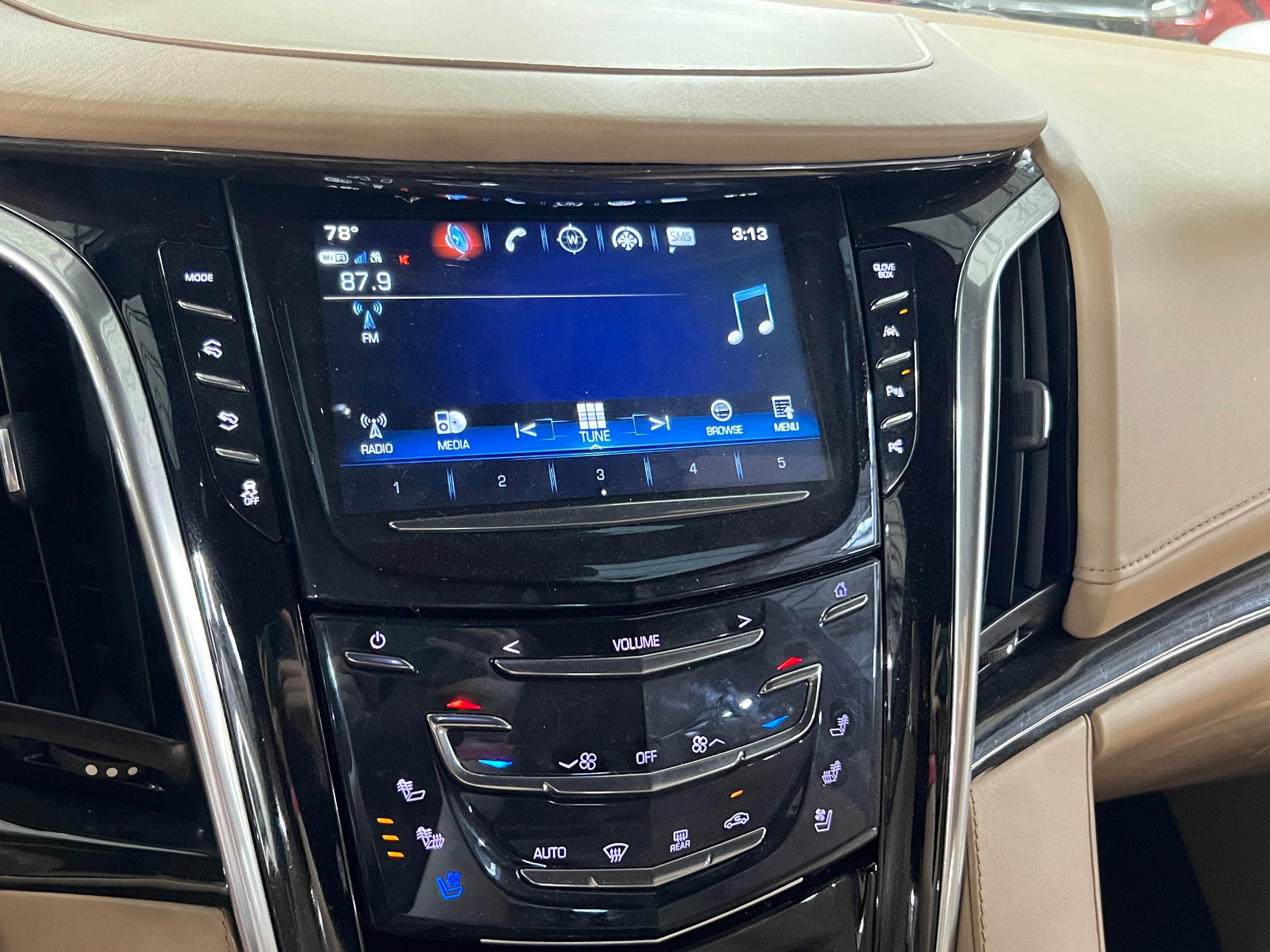 2019 Cadillac Escalade Platinum 3