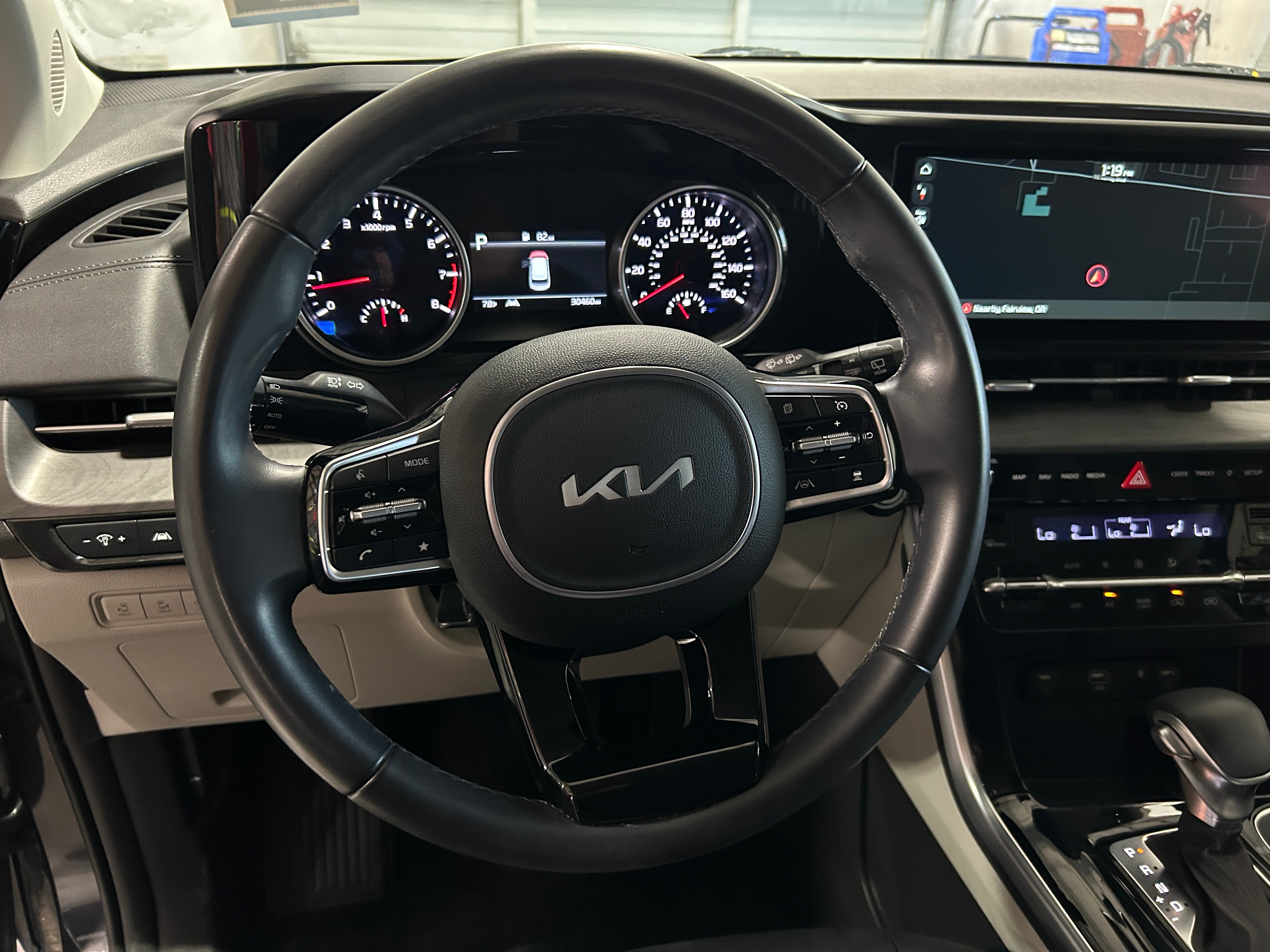 2023 Kia Carnival EX 4