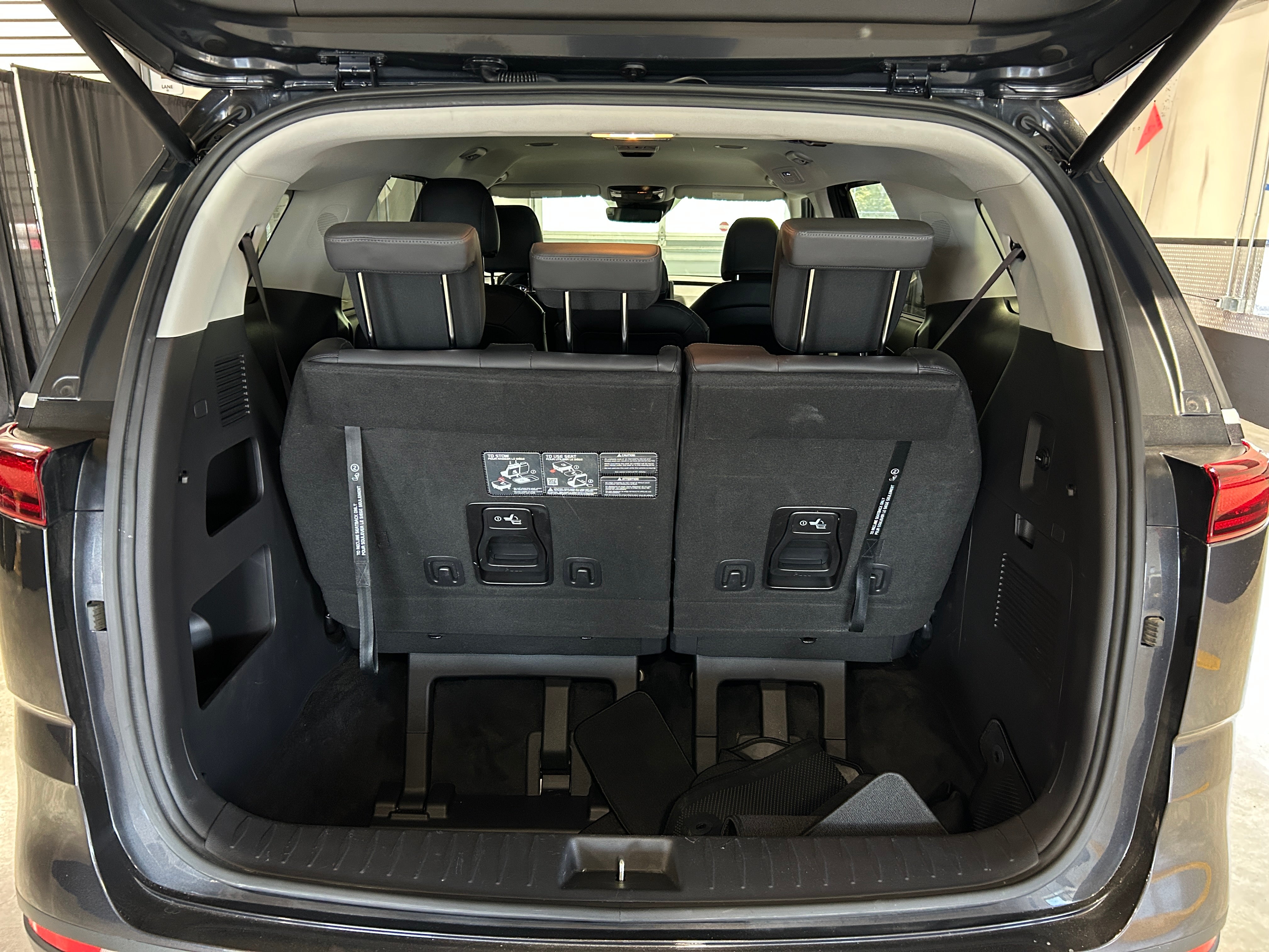 2023 Kia Carnival EX 6