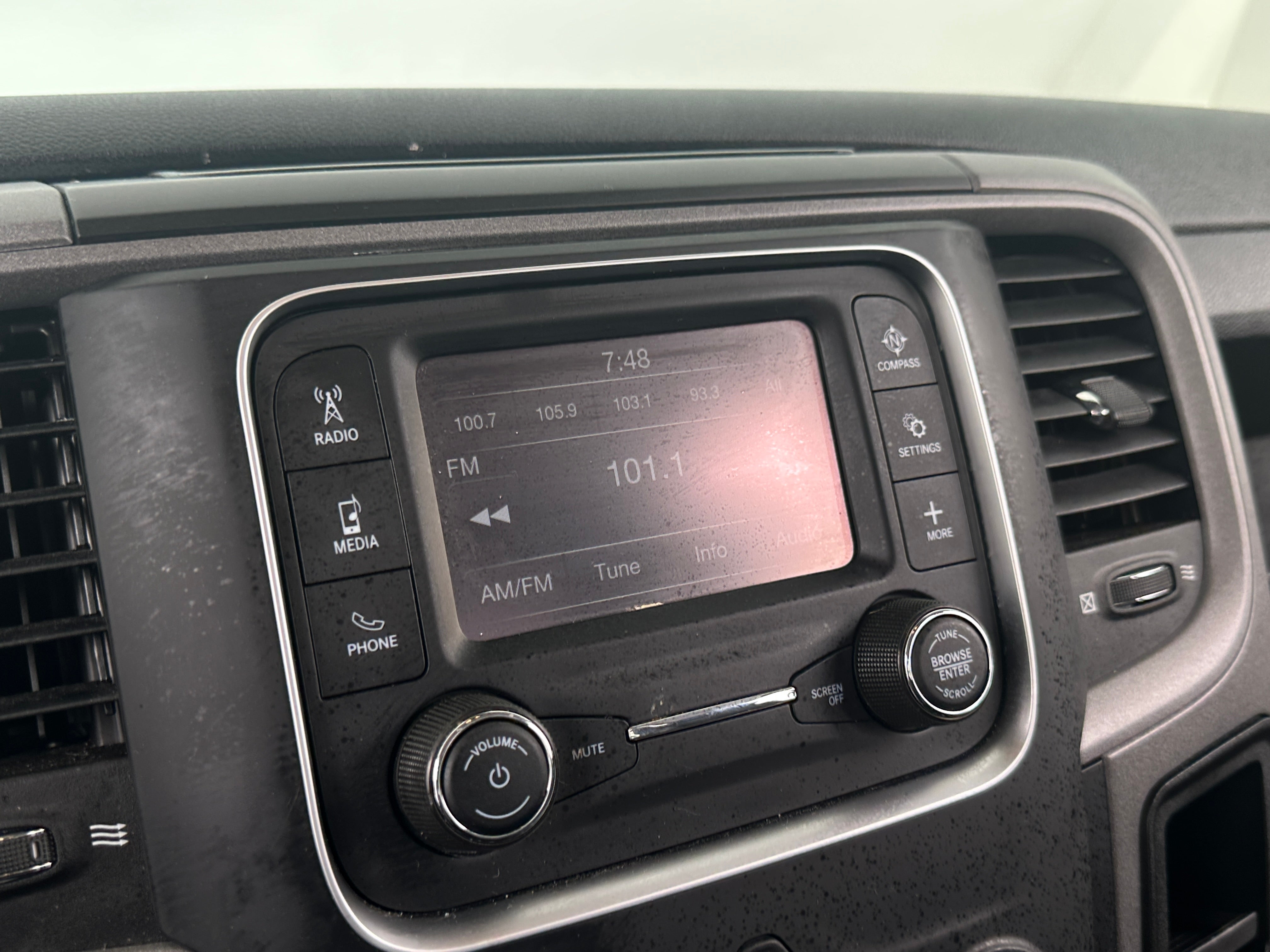 Thumbnail: 2022 RAM 1500 Classic - 3