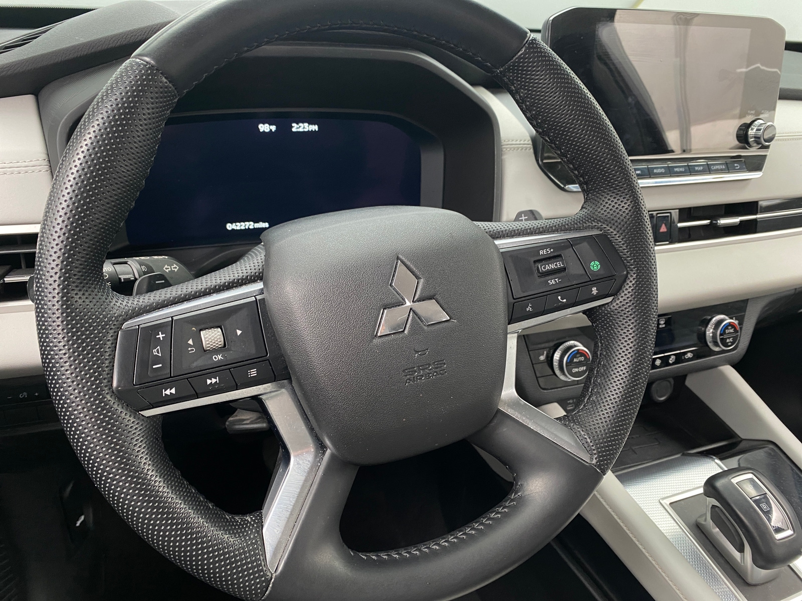 Thumbnail: 2023 Mitsubishi Outlander - 4