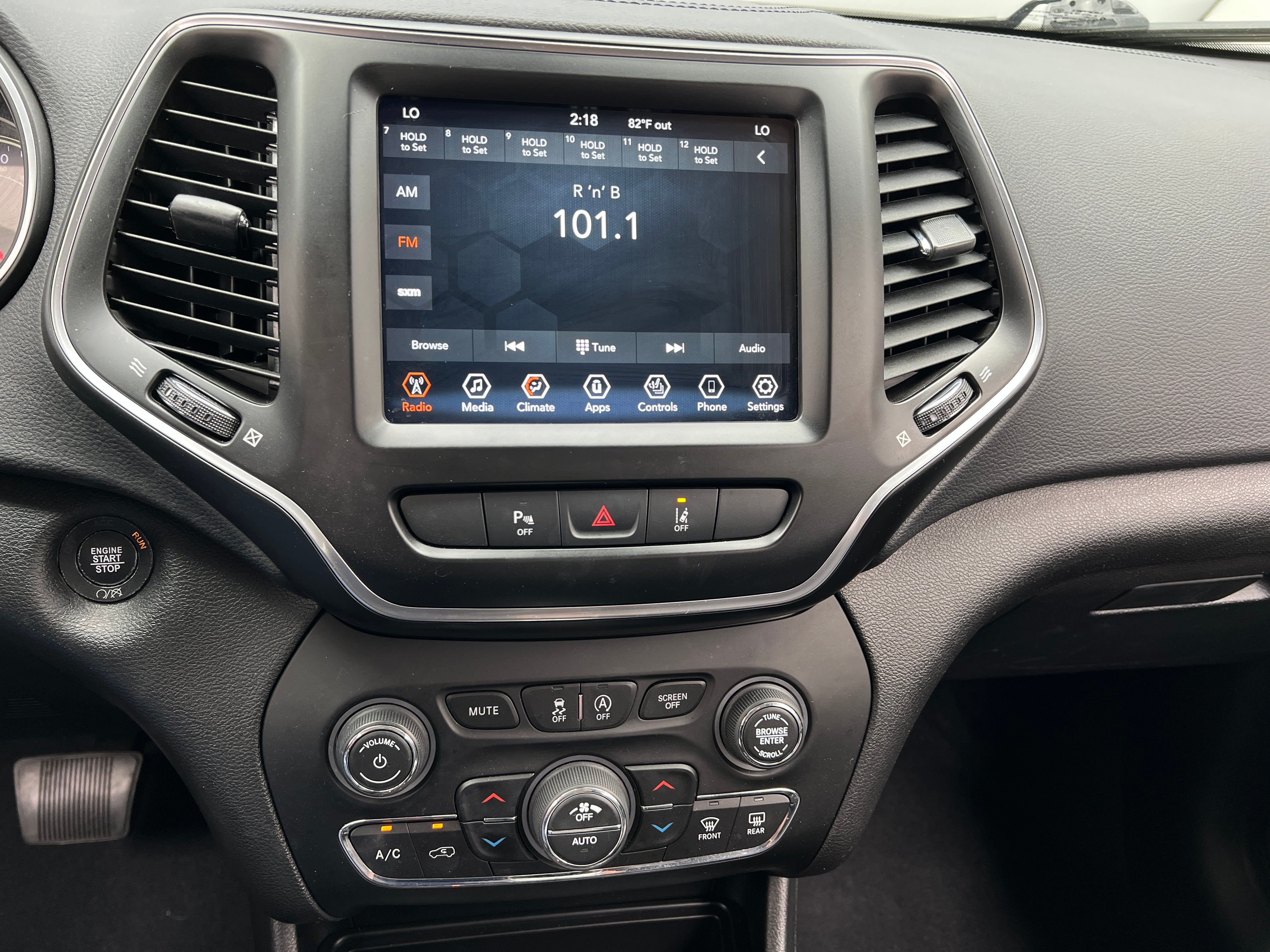 Thumbnail: 2021 Jeep Cherokee - 3