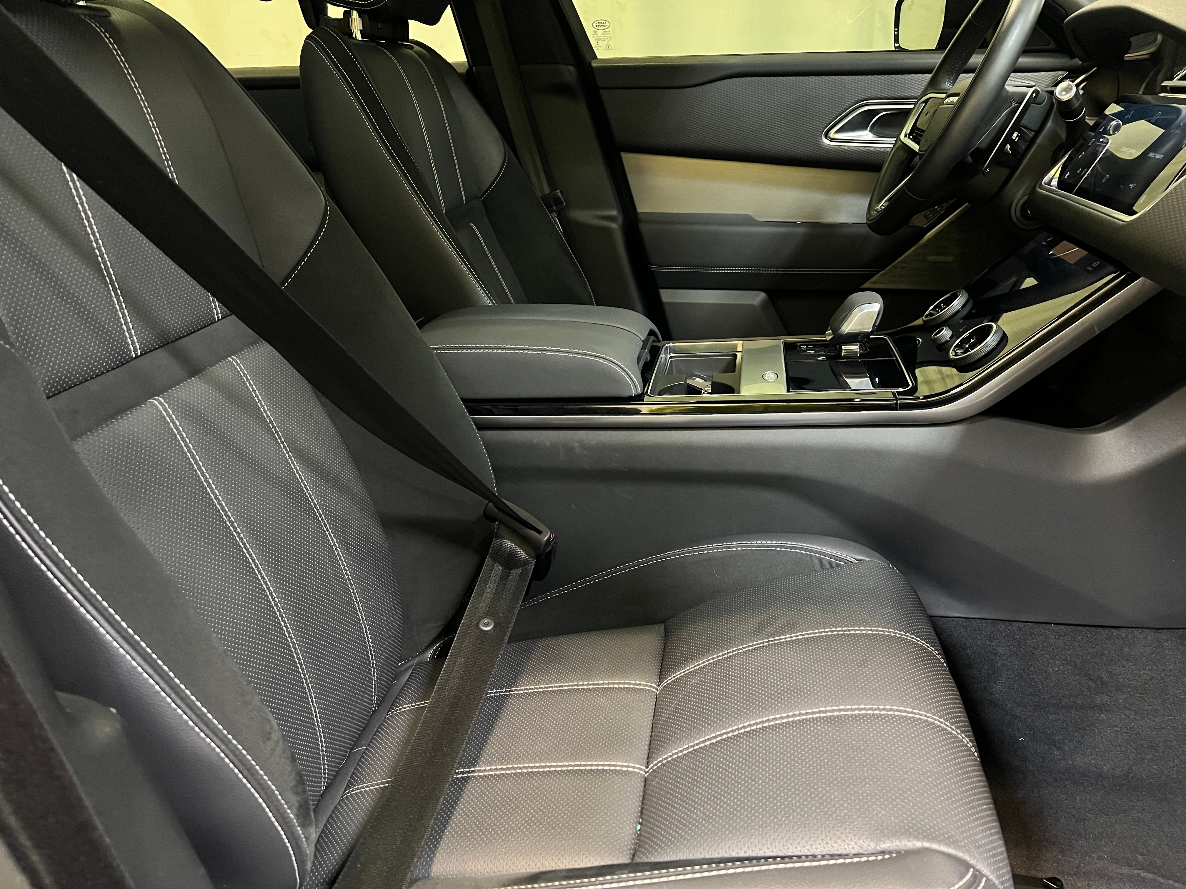 2022 Land Rover Range Rover Velar R-Dynamic S 2