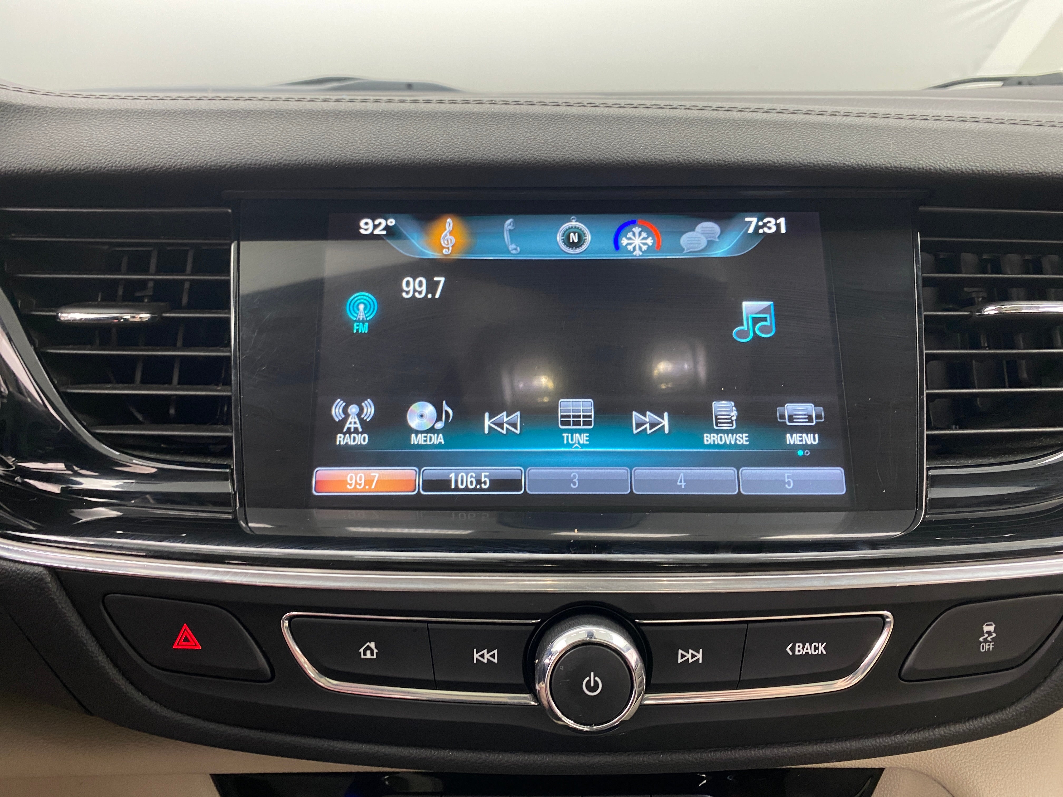 Thumbnail: 2018 Buick Regal - 3
