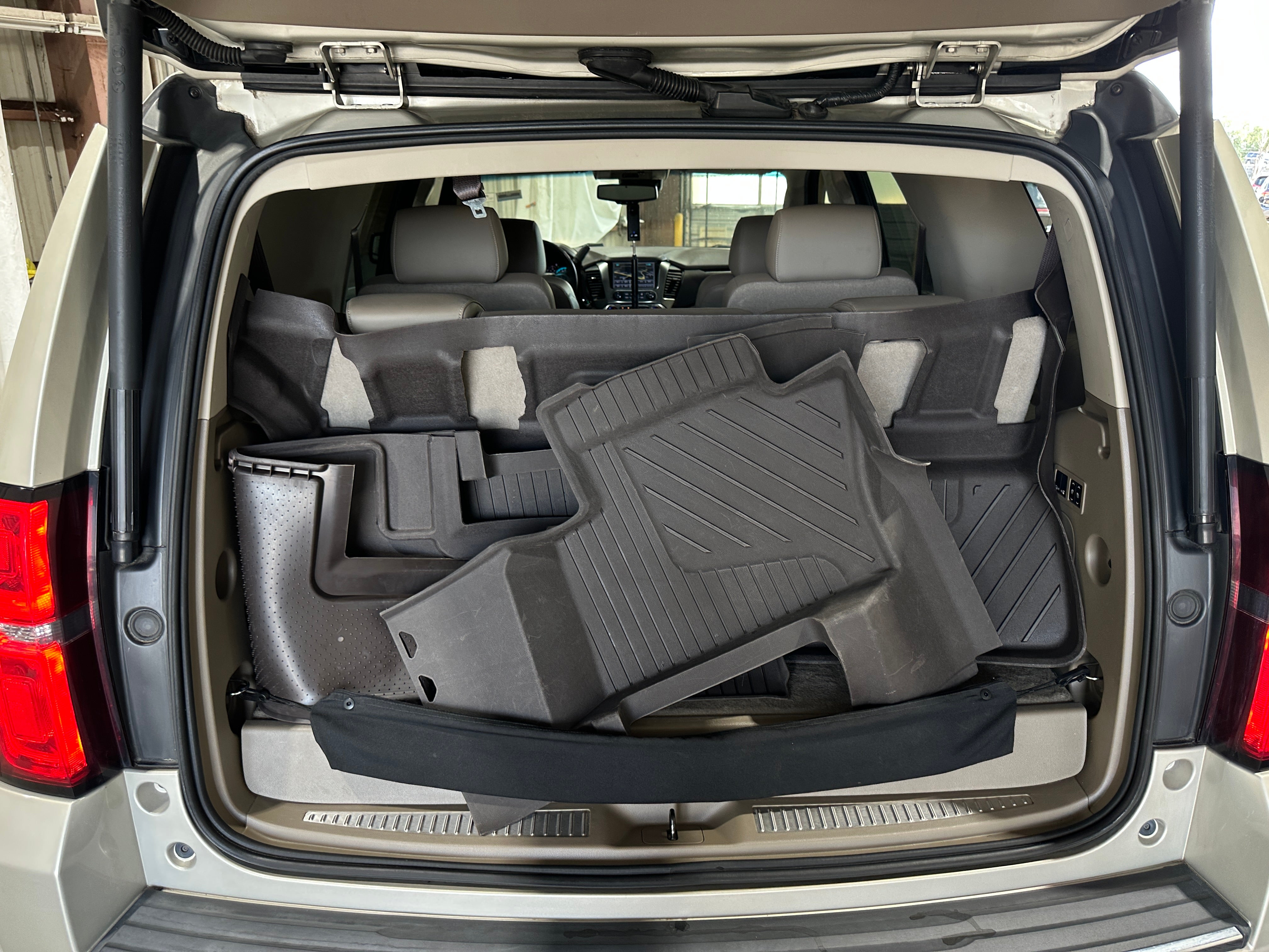 Thumbnail: 2017 Chevrolet Tahoe - 6