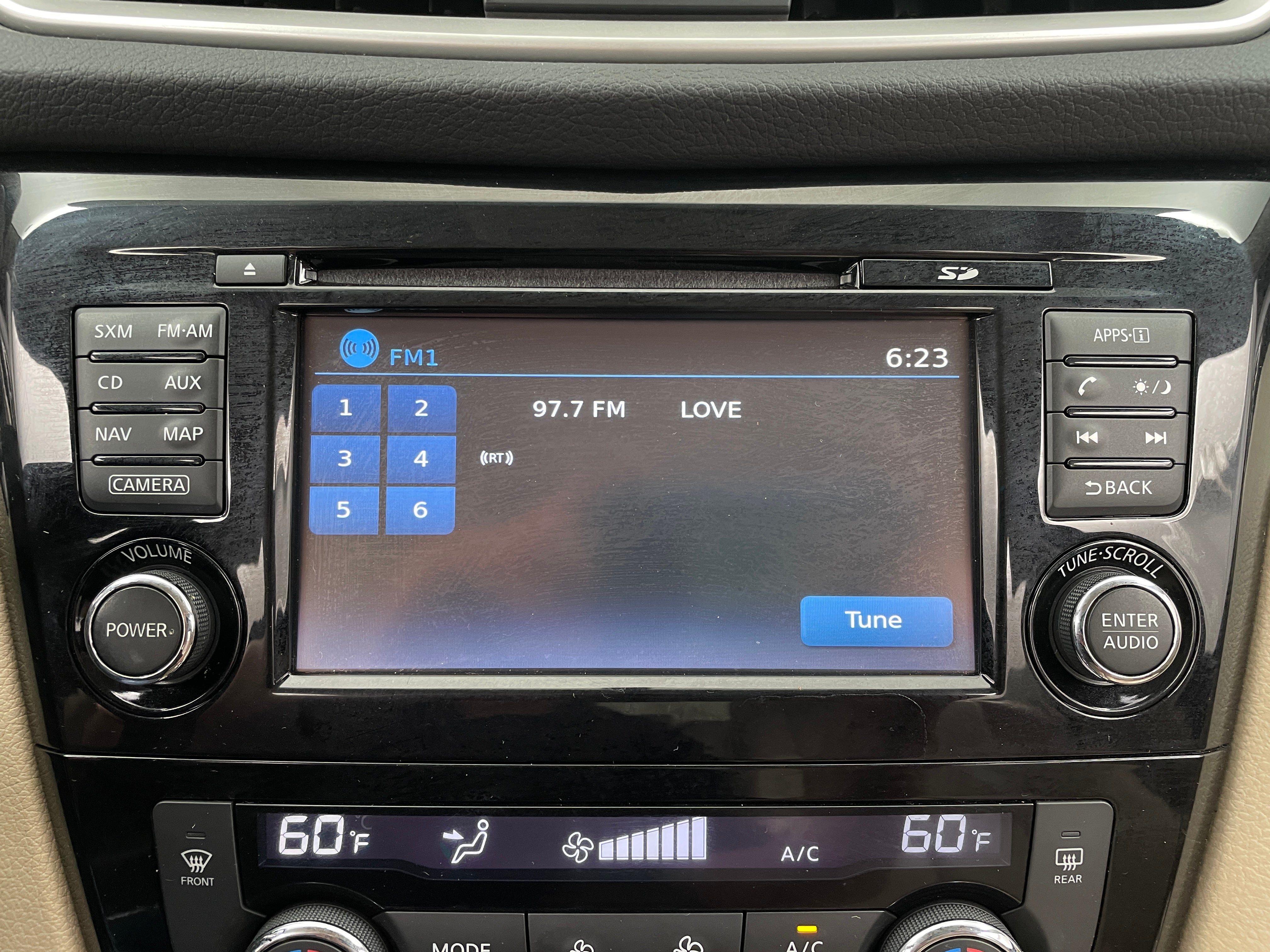 2016 Nissan Rogue SL 4
