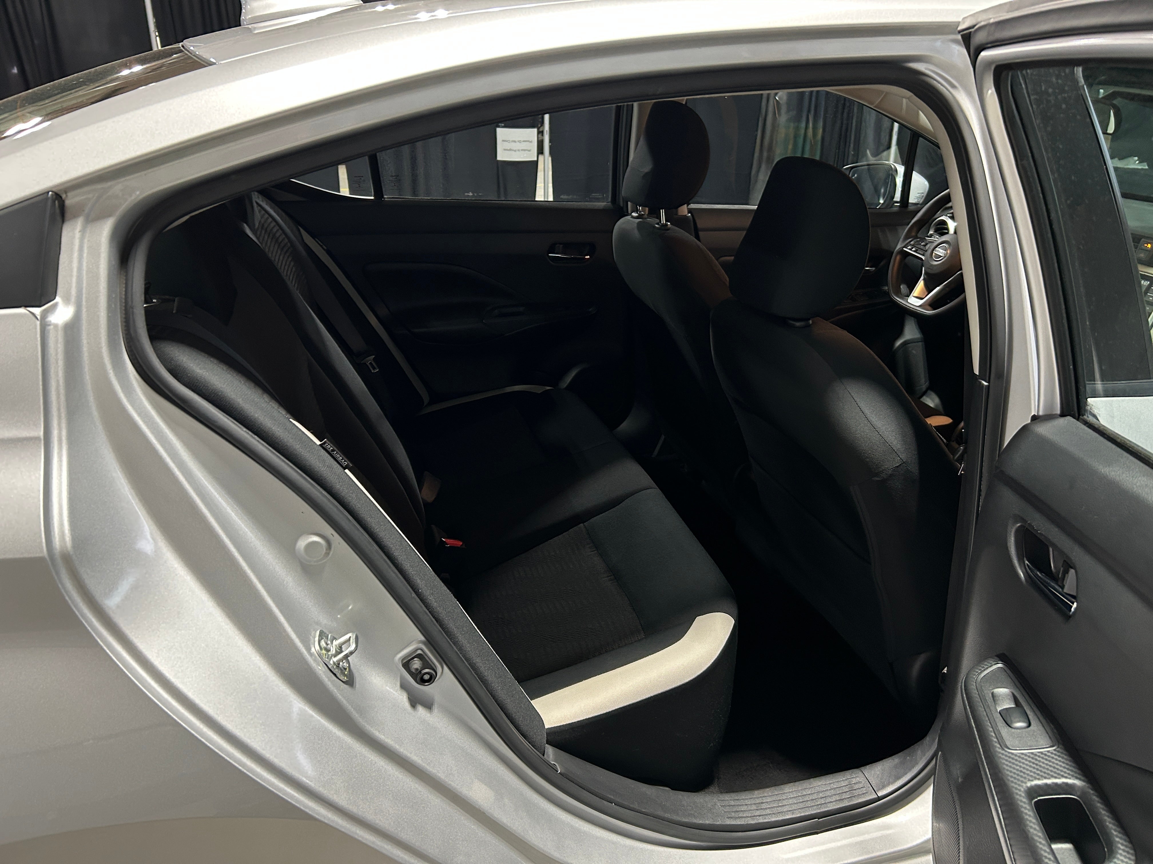2020 Nissan Versa SV 6