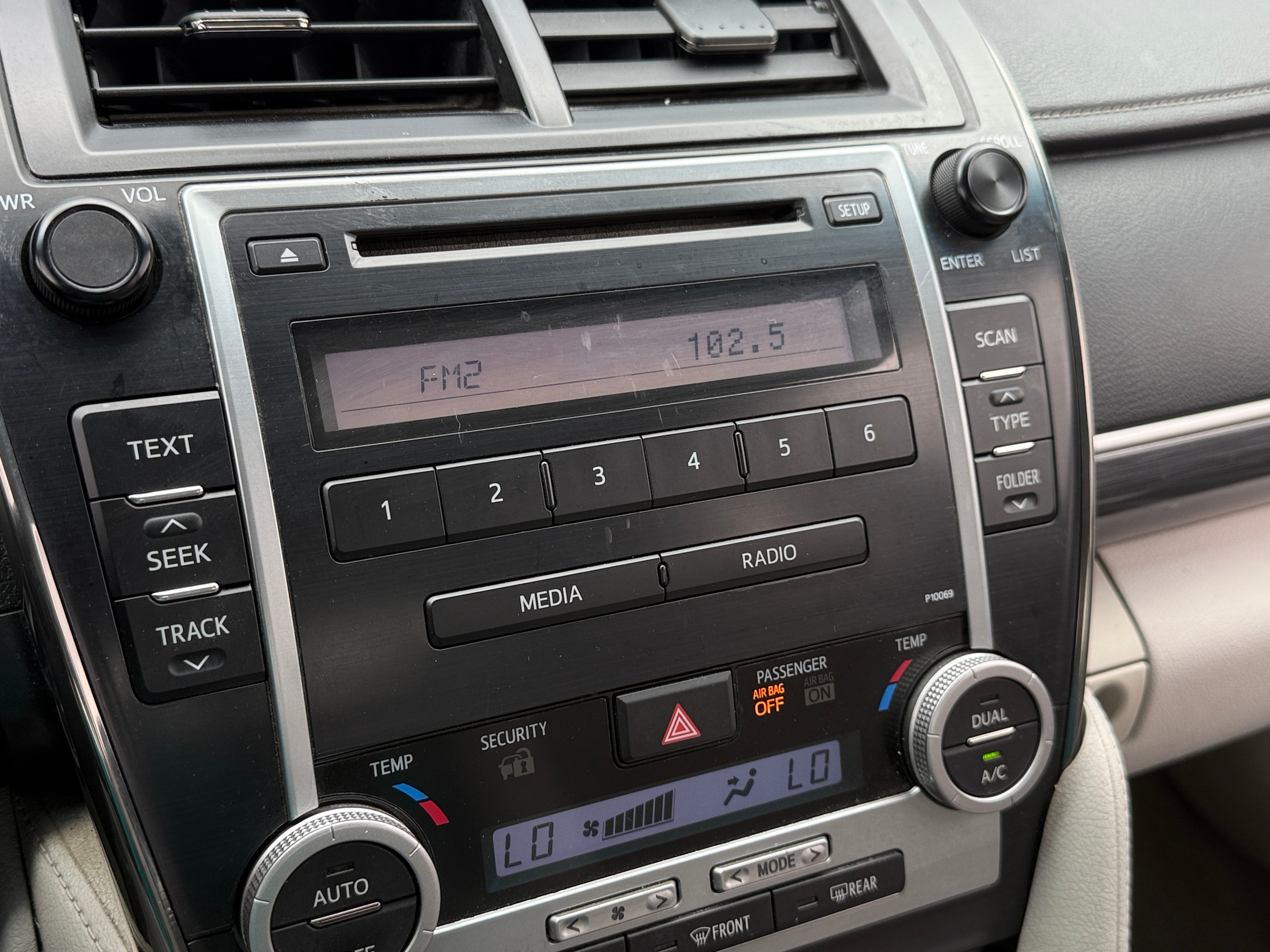 2012 Toyota Camry LE 4