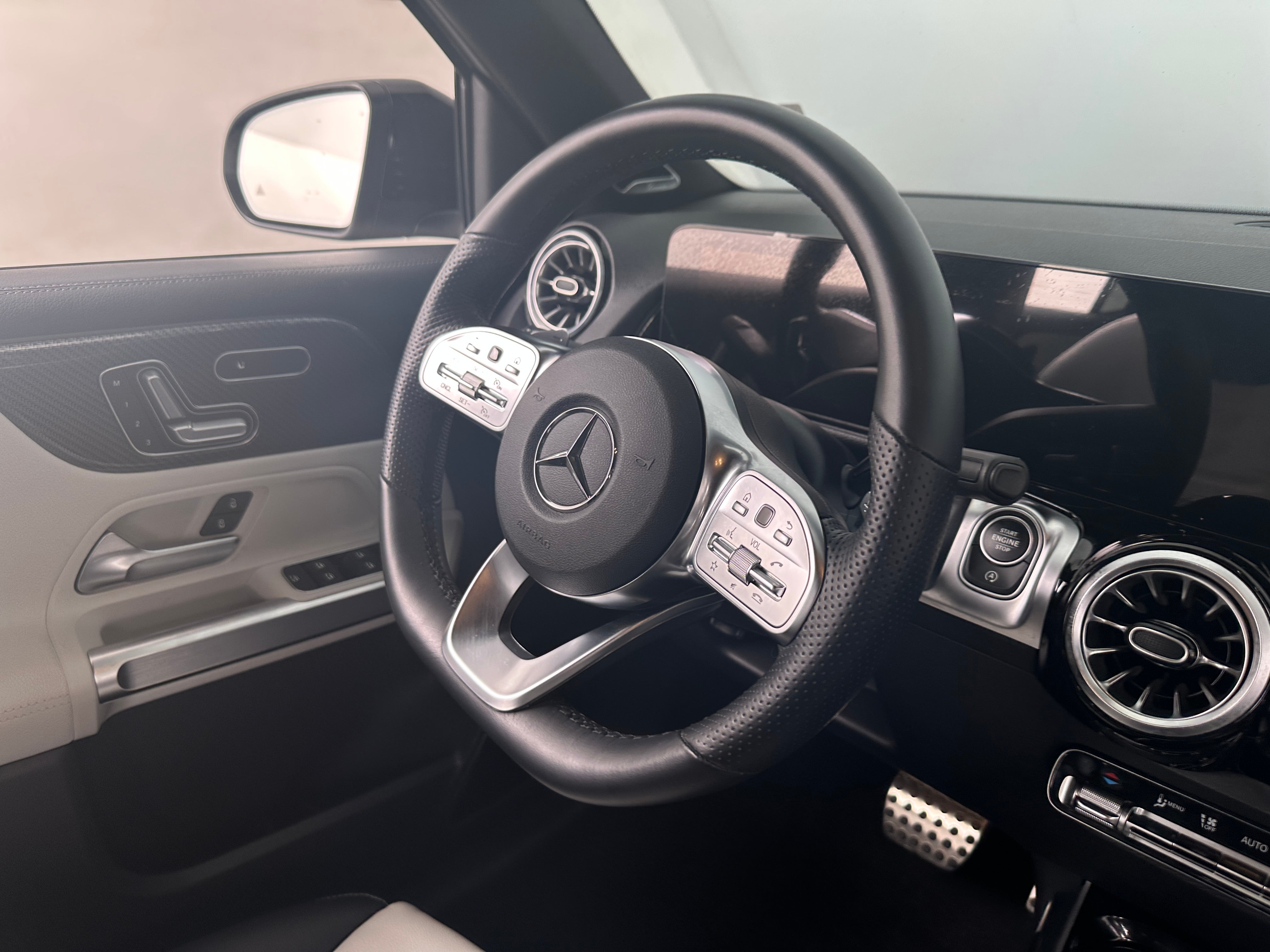 2023 Mercedes-Benz GLB 250 4