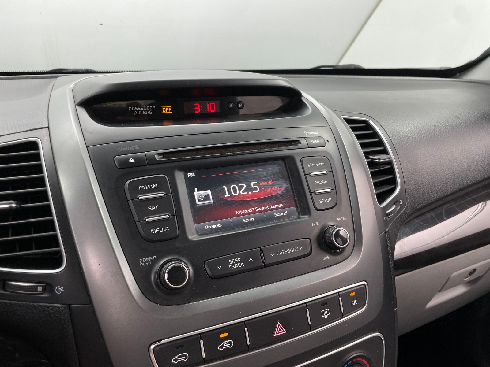 Thumbnail: 2015 Kia Sorento - 4