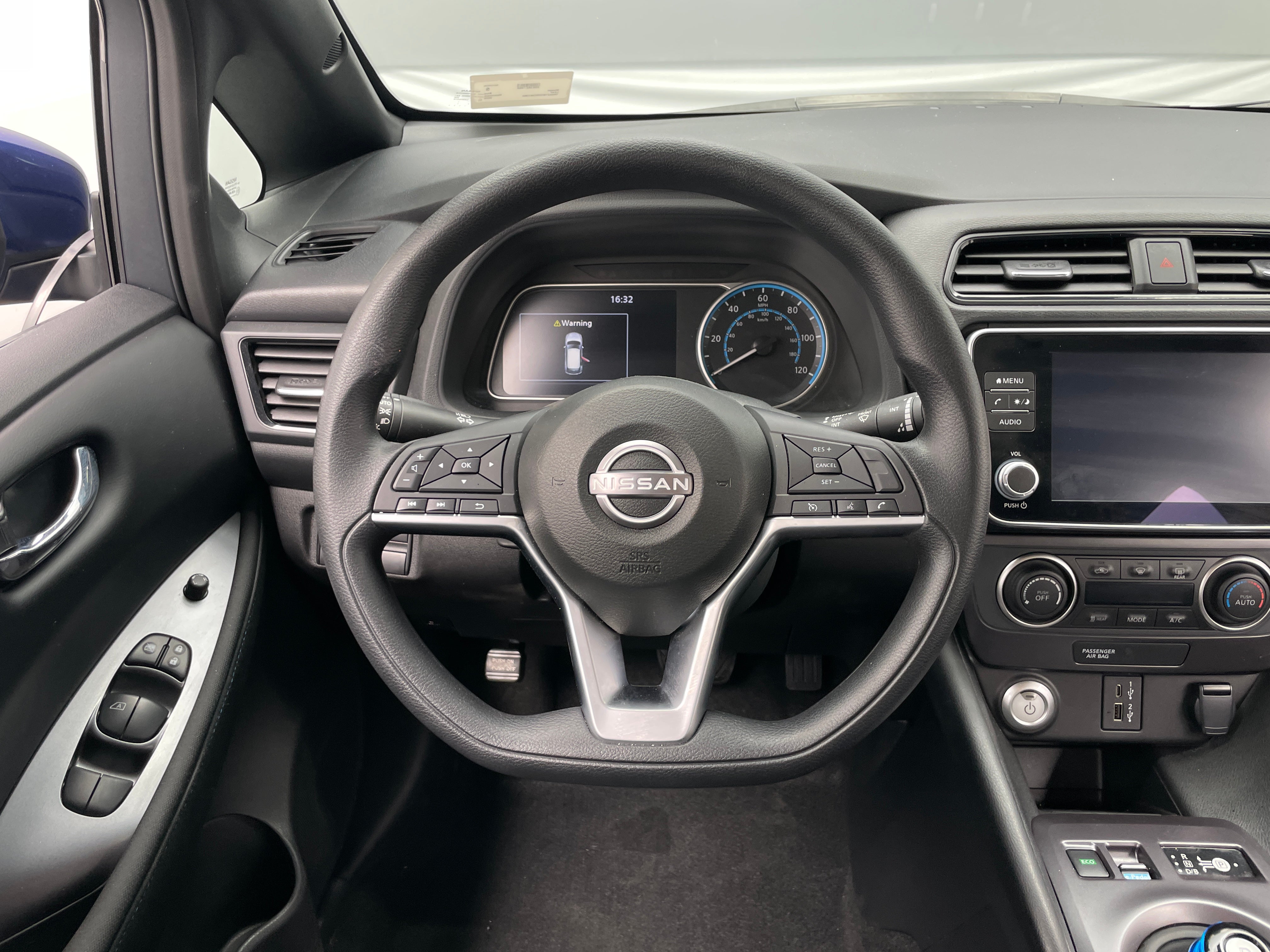 2025 Nissan Leaf S 5