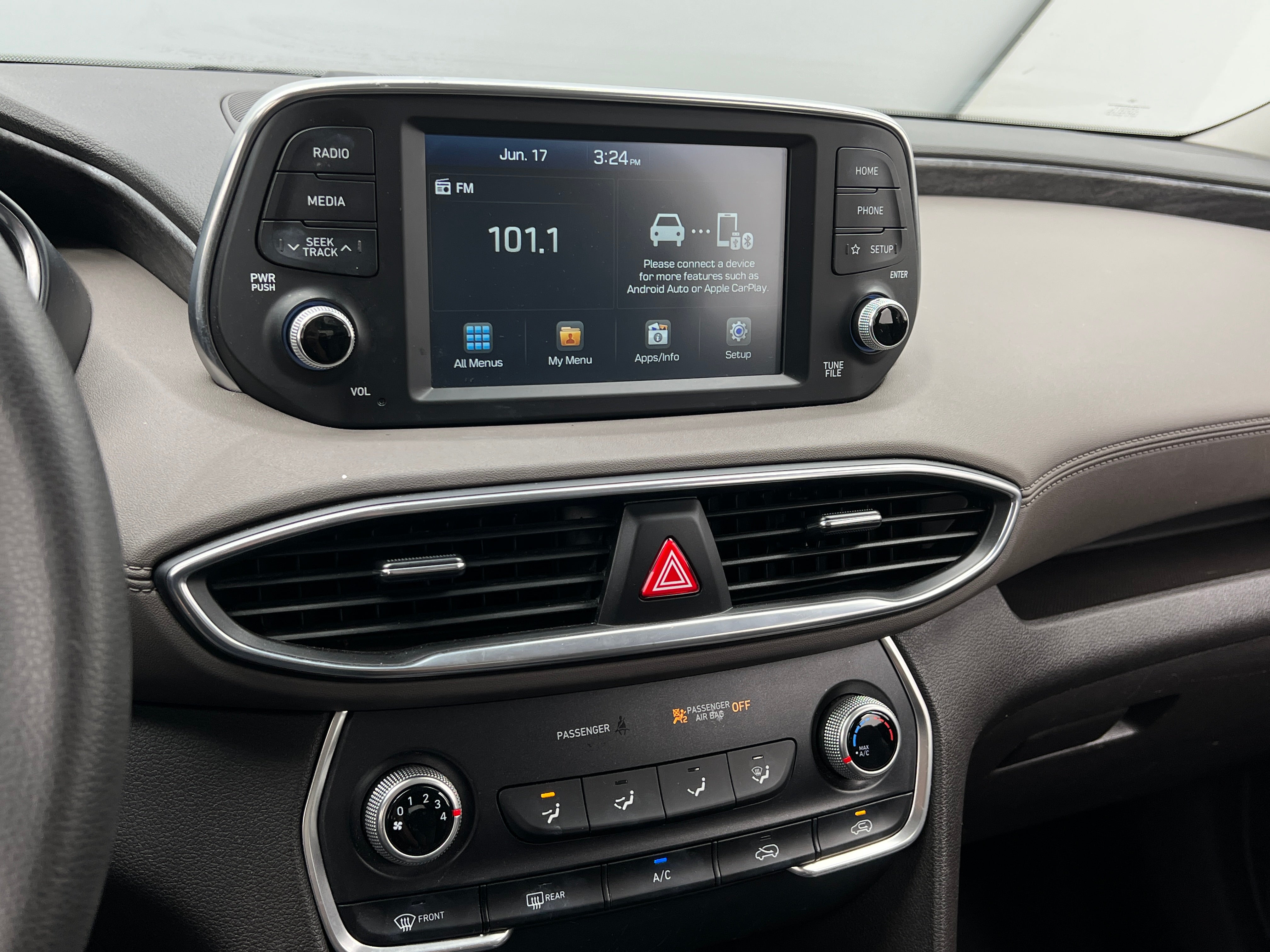 2020 Hyundai Santa Fe SE 4