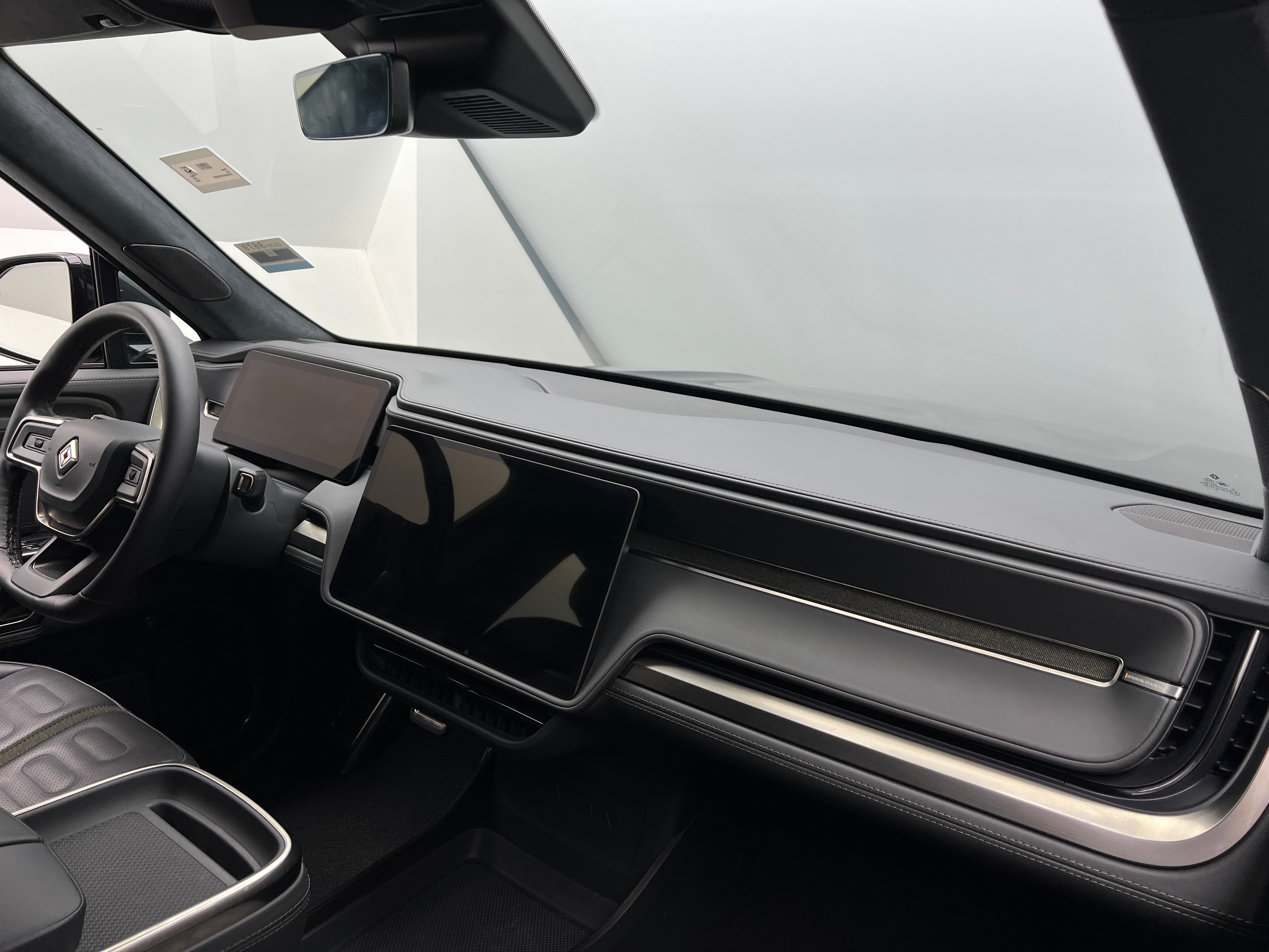 2023 Rivian R1S Adventure 2
