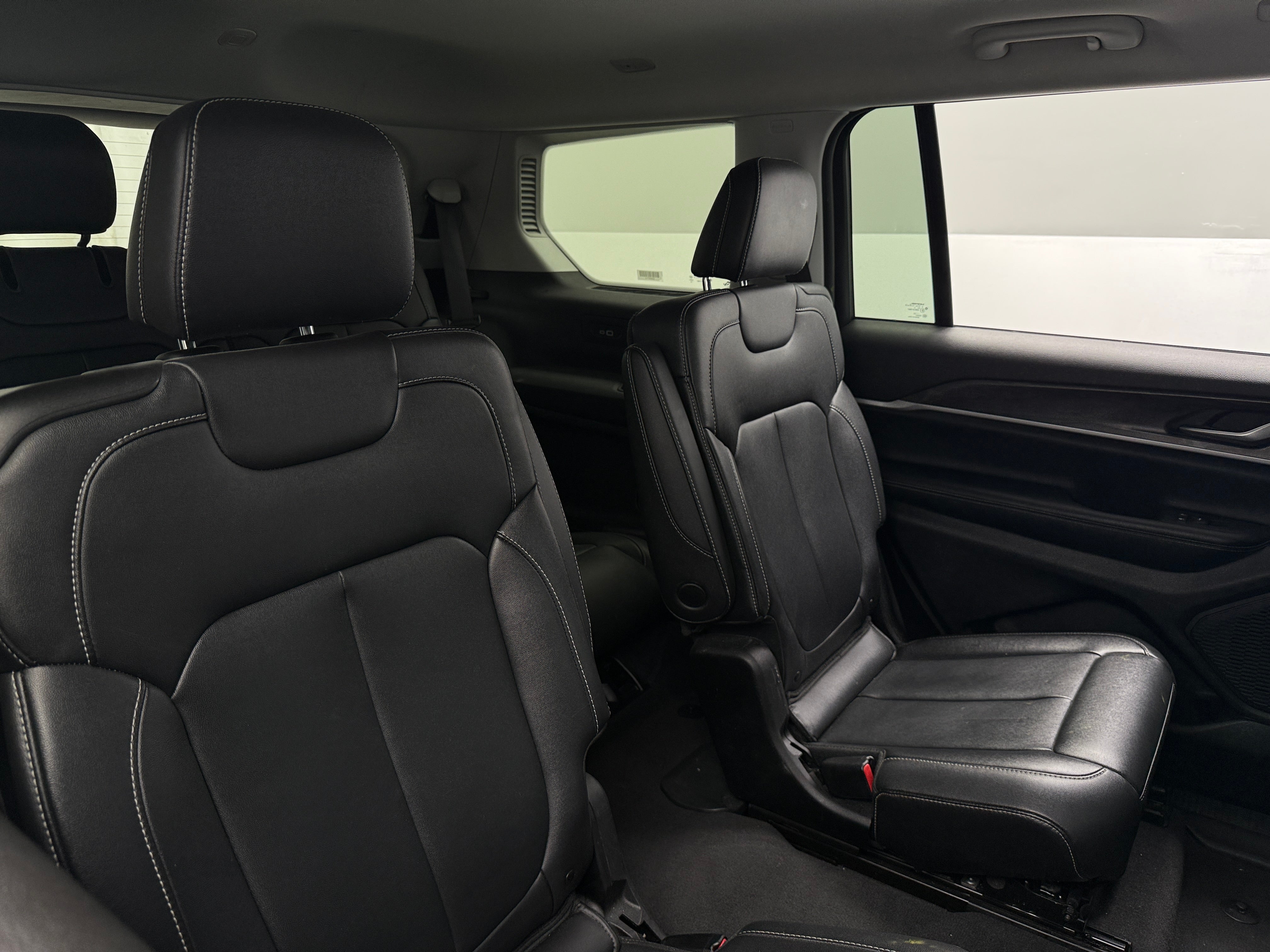Thumbnail: 2023 Jeep Grand Cherokee L - 6