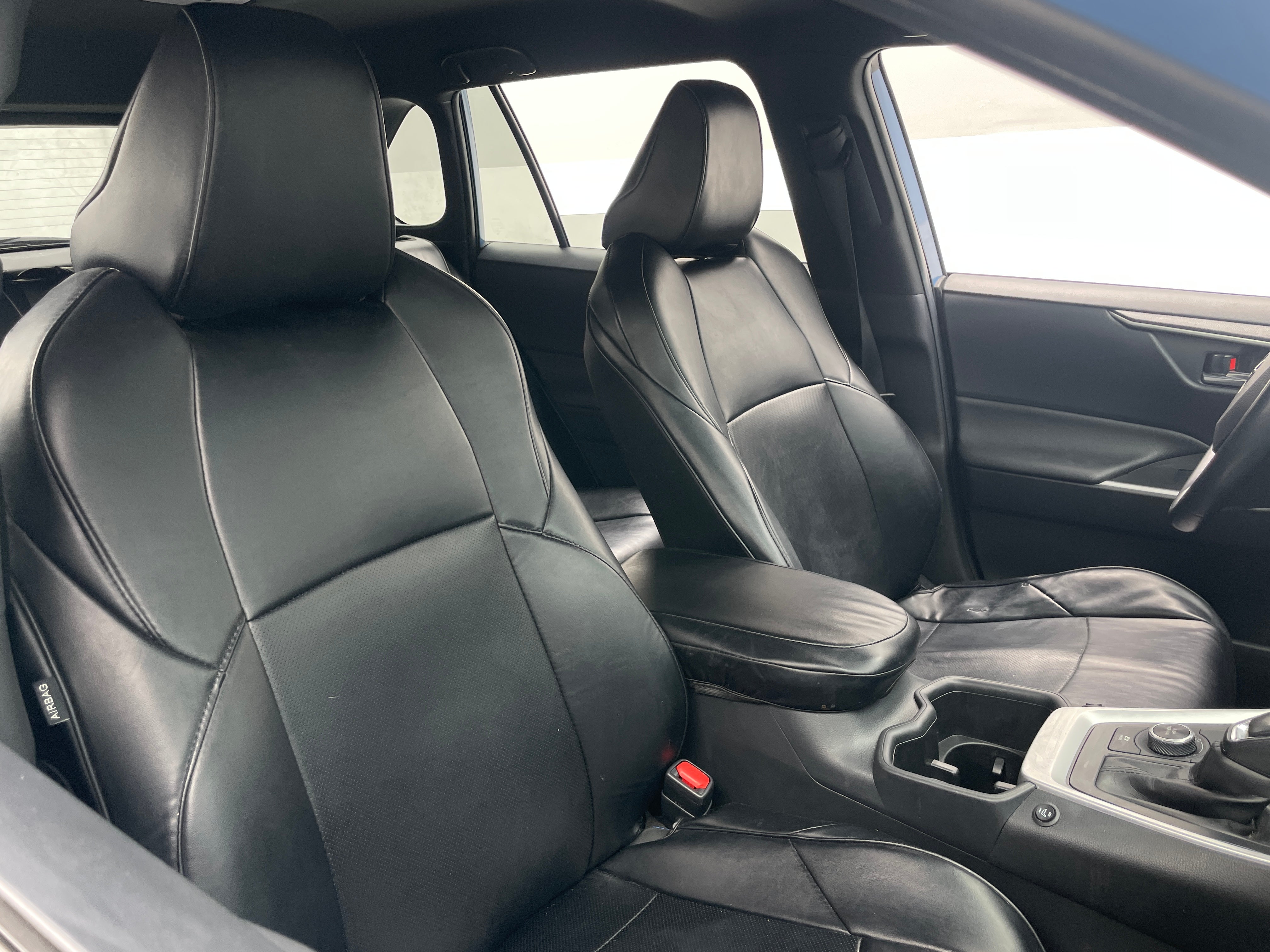 2023 Toyota RAV4 SE 2