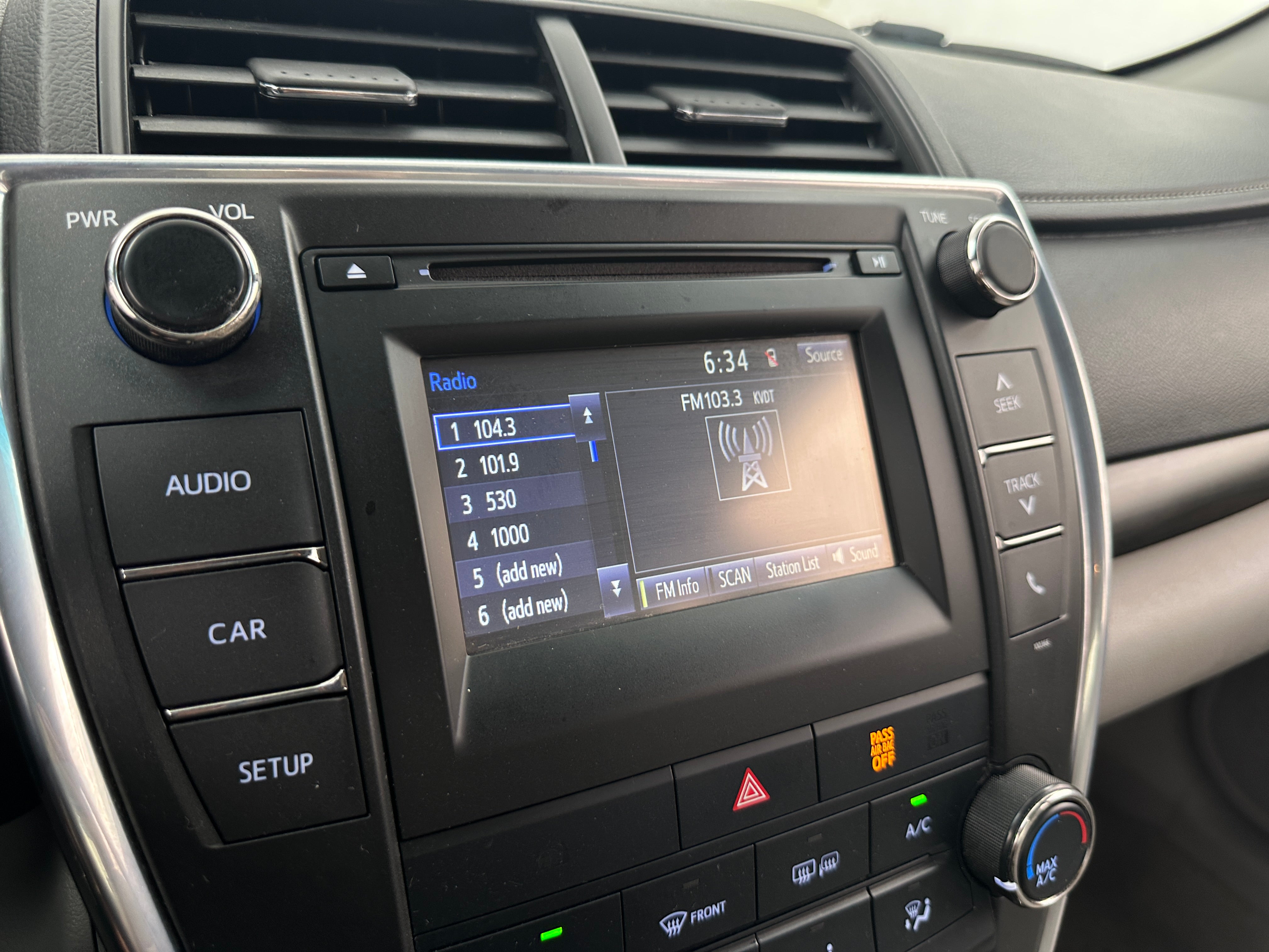 2015 Toyota Camry LE 4