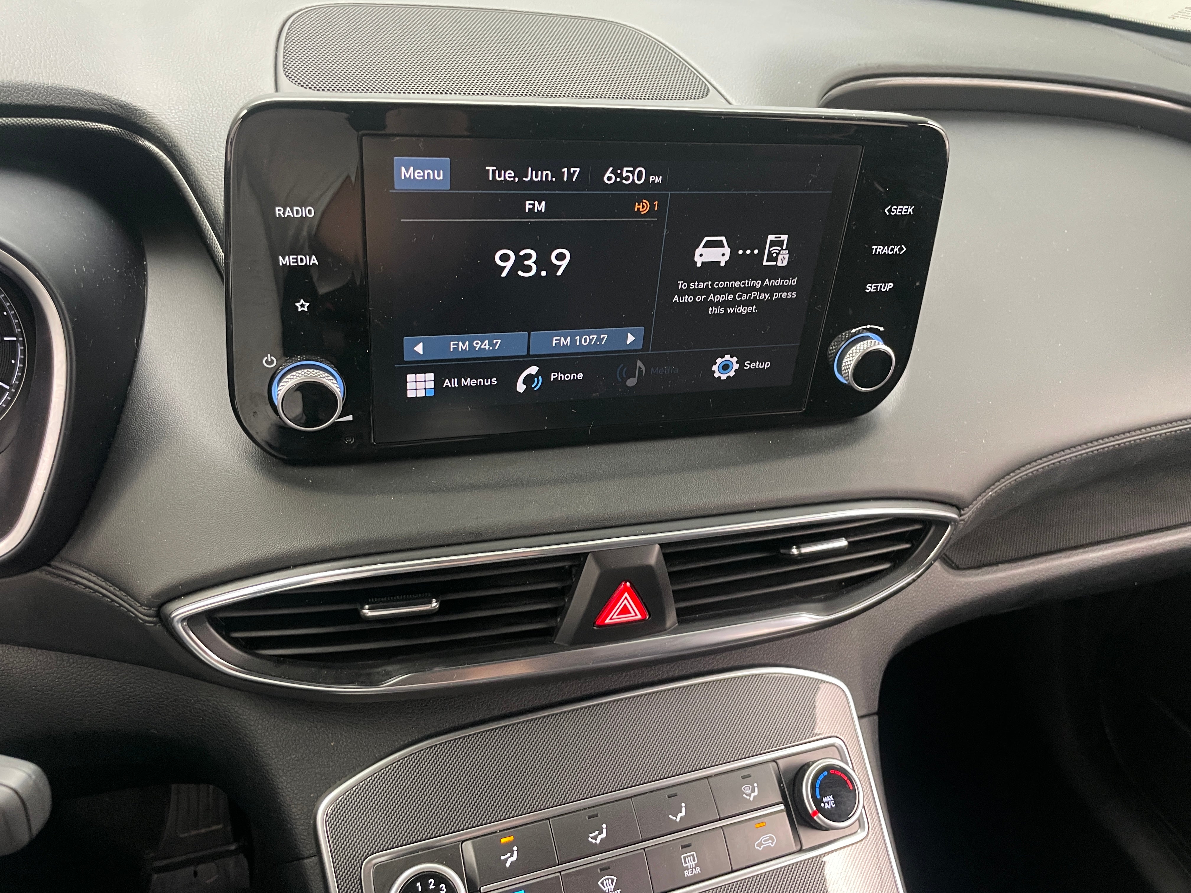 2023 Hyundai Santa Fe SE 4