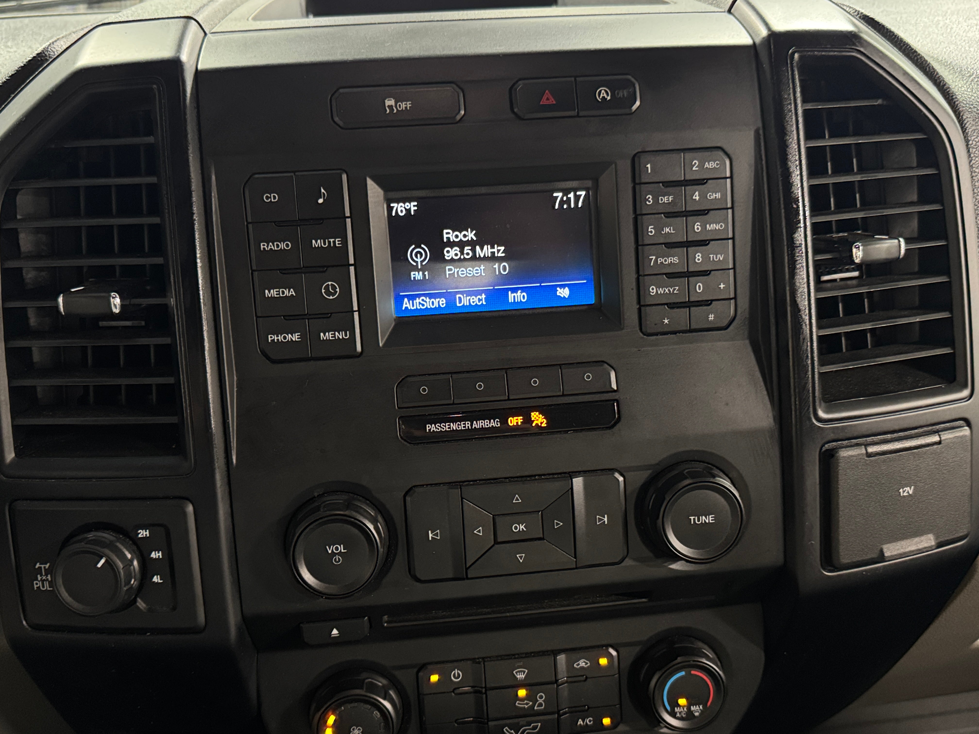 2017 Ford Econoline E-150 4