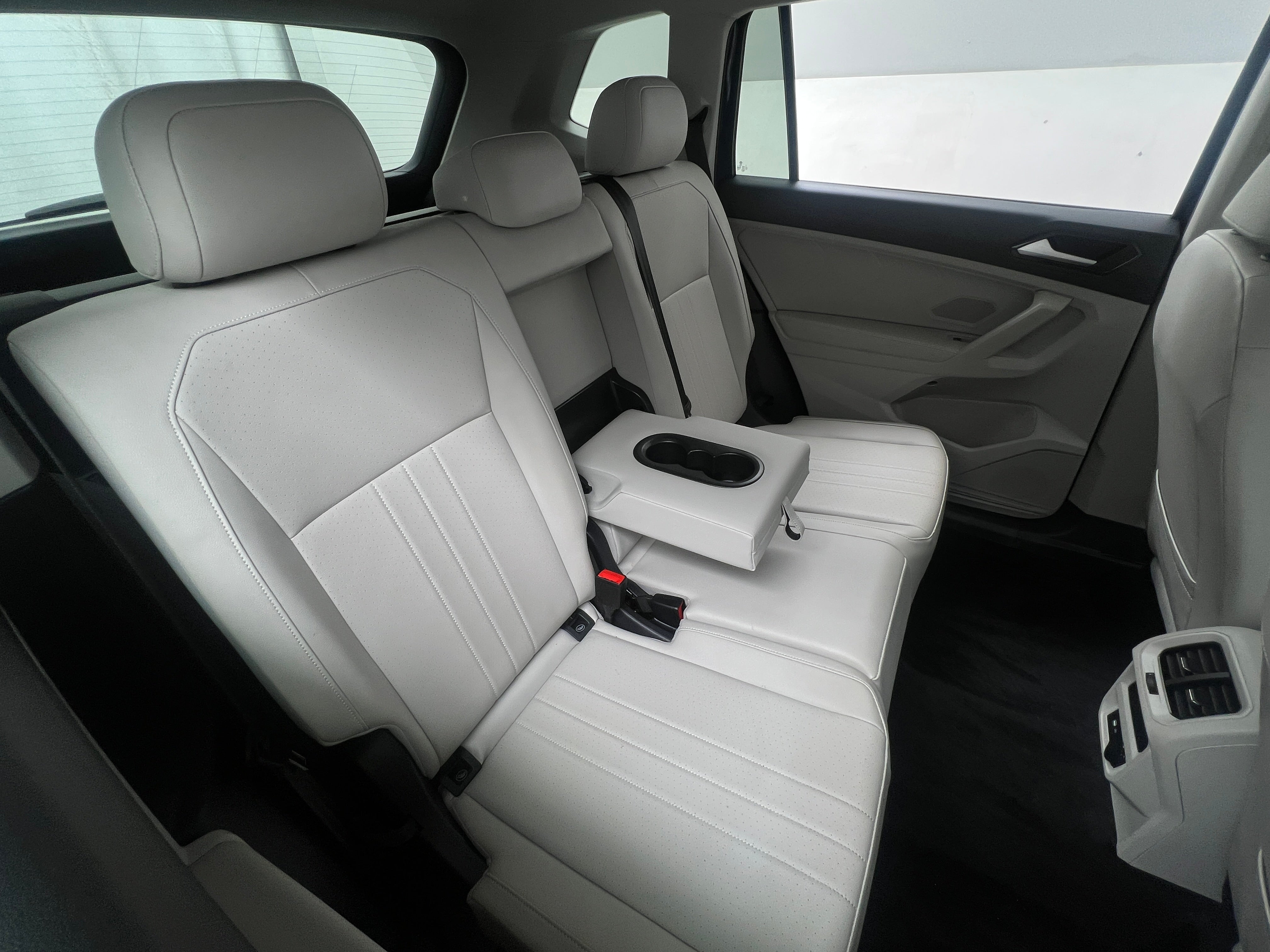 Thumbnail: 2022 Volkswagen Tiguan - 5