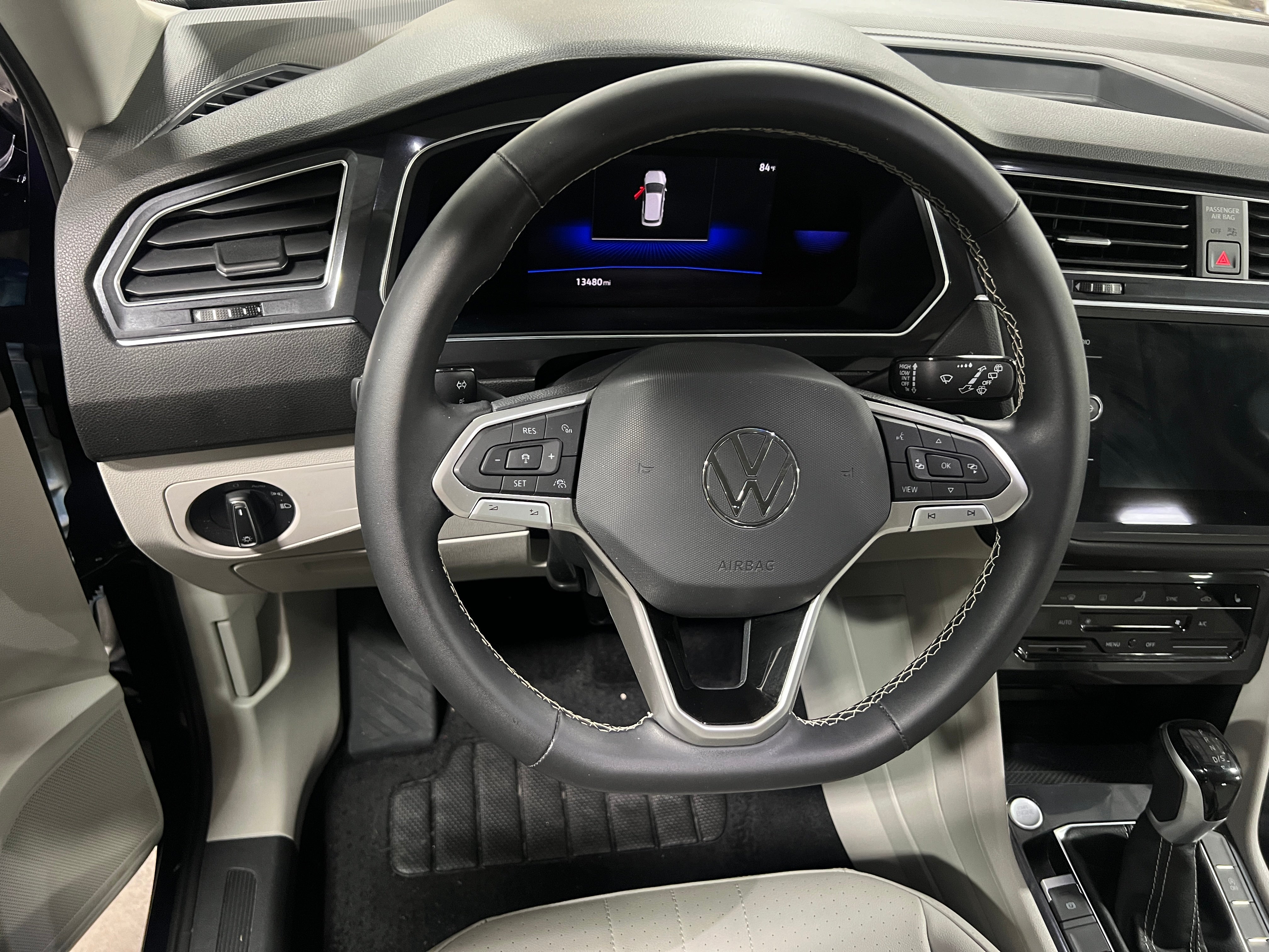 Thumbnail: 2022 Volkswagen Tiguan - 4