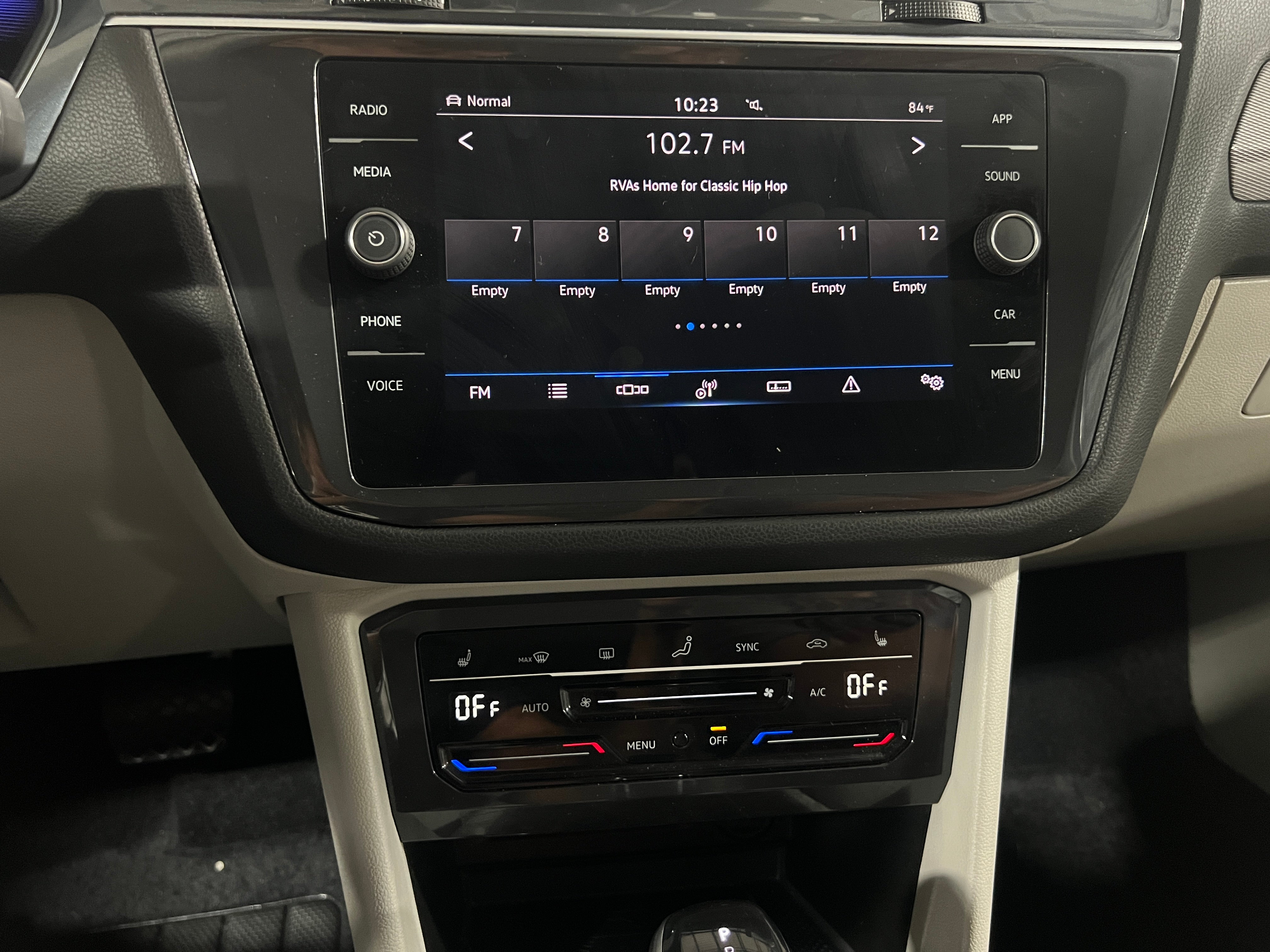 Thumbnail: 2022 Volkswagen Tiguan - 3