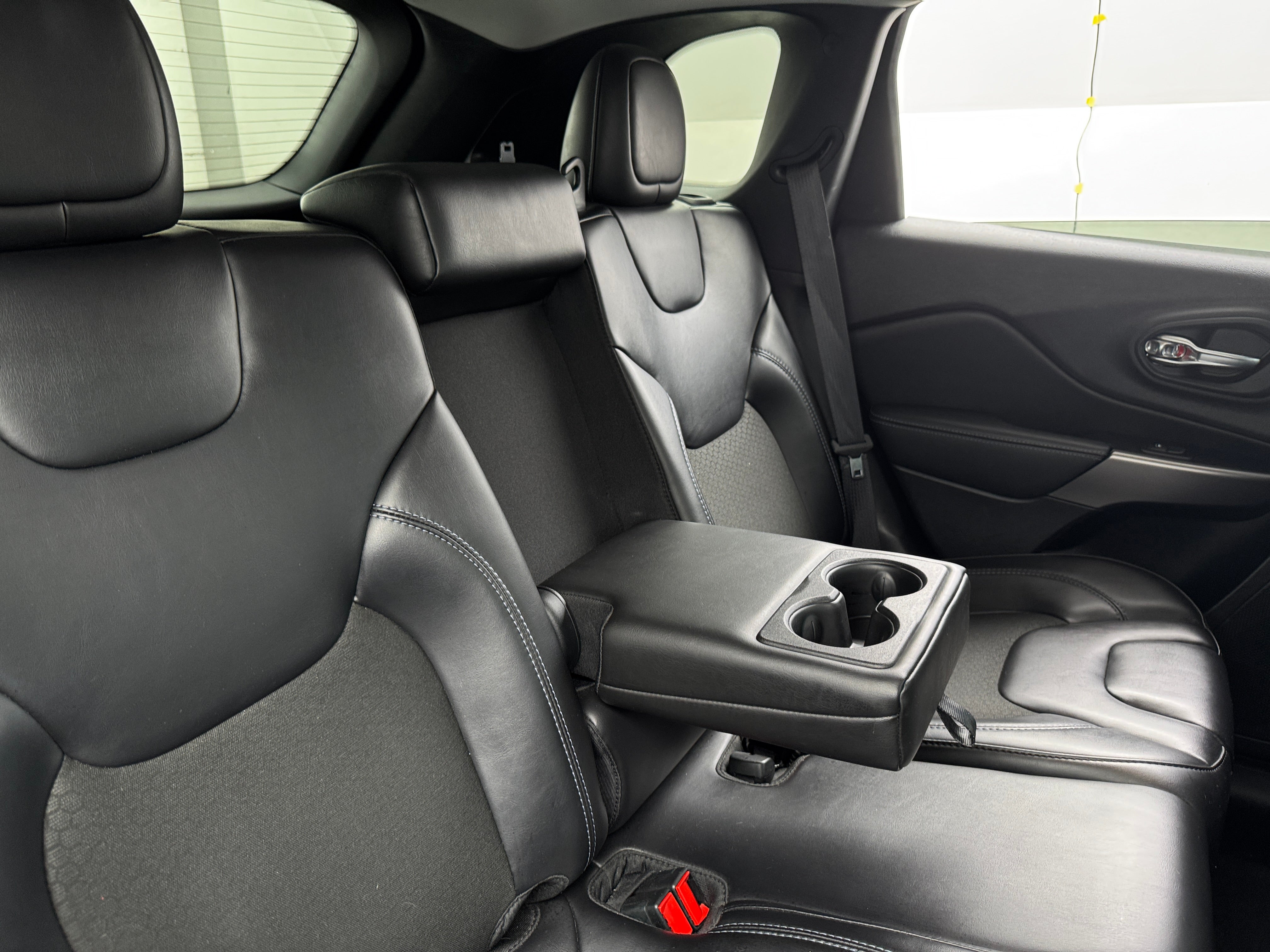 Thumbnail: 2021 Jeep Cherokee - 6