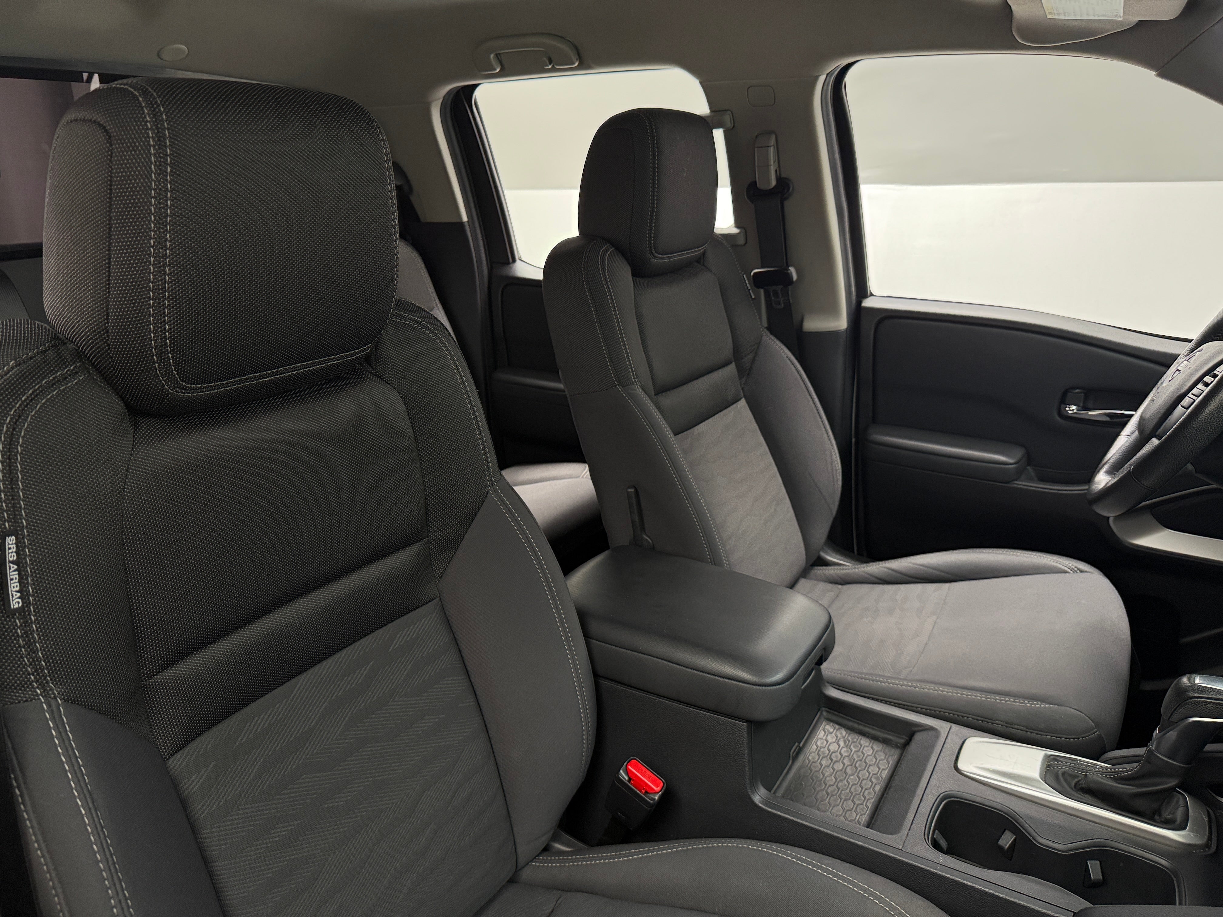 2022 Nissan Frontier SV 2