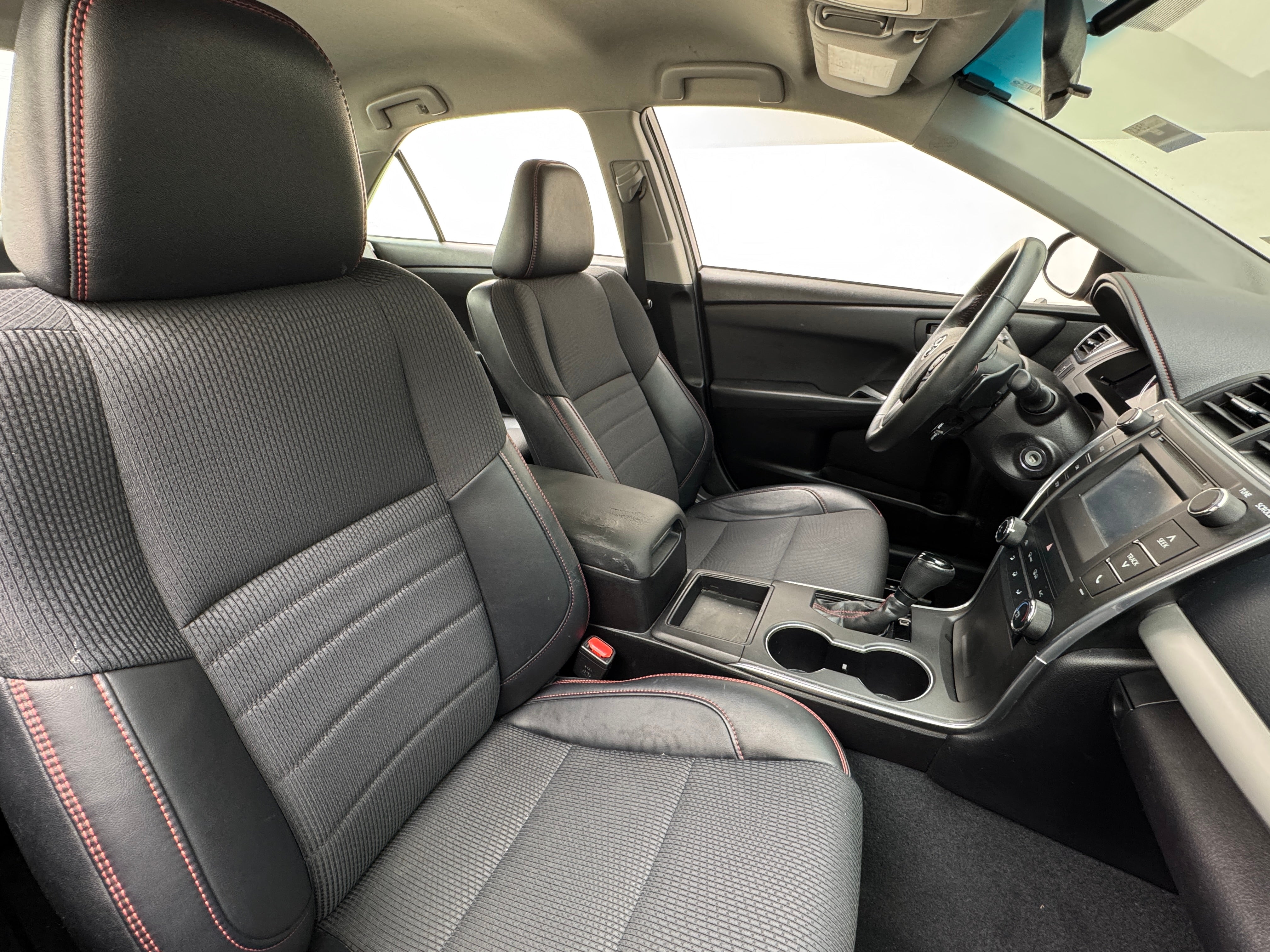 2017 Toyota Camry SE 2